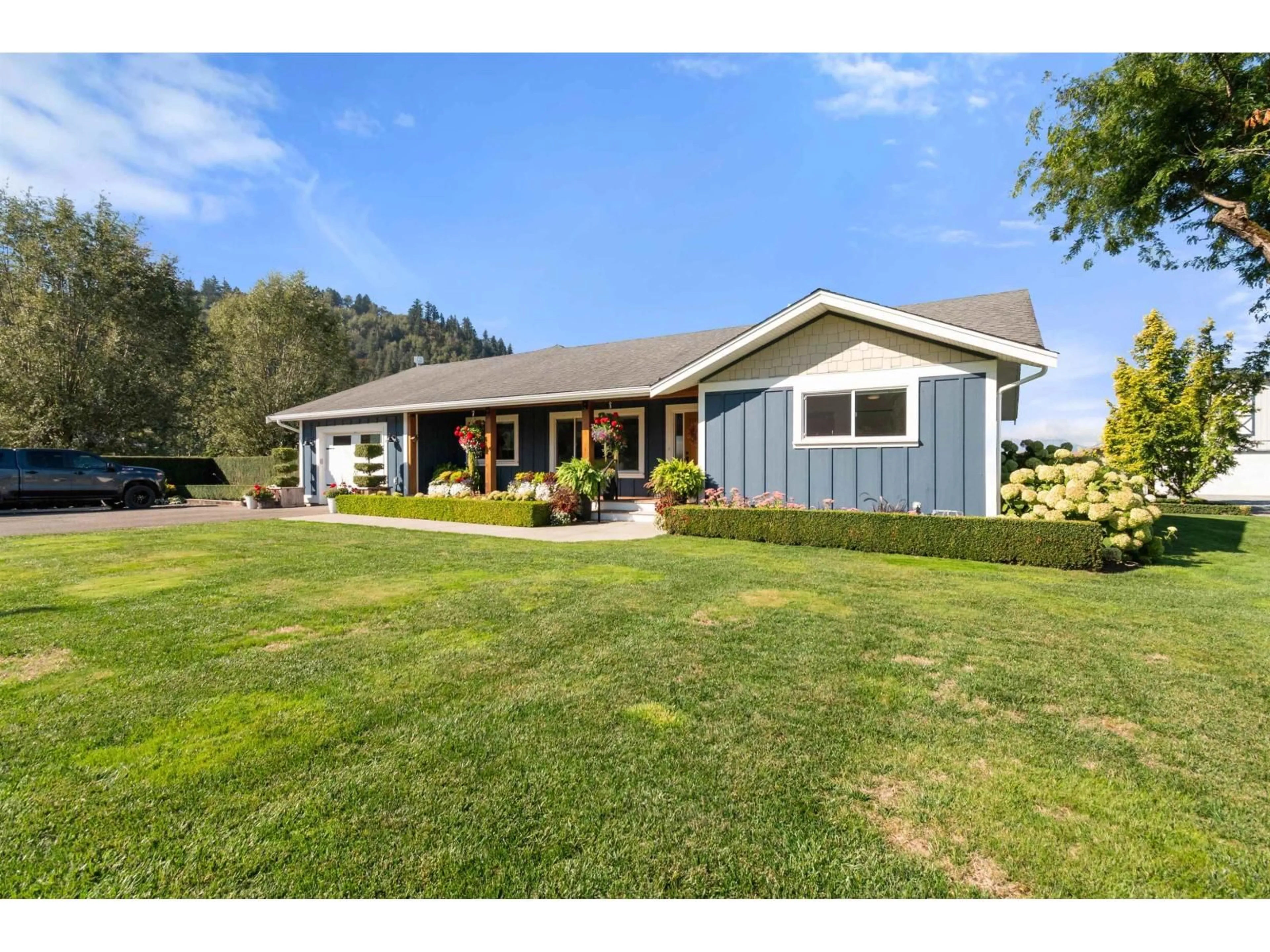 A pic from outside/outdoor area/front of a property/back of a property/a pic from drone, unknown for 6629 BANFORD ROAD, Chilliwack British Columbia V2R4S3