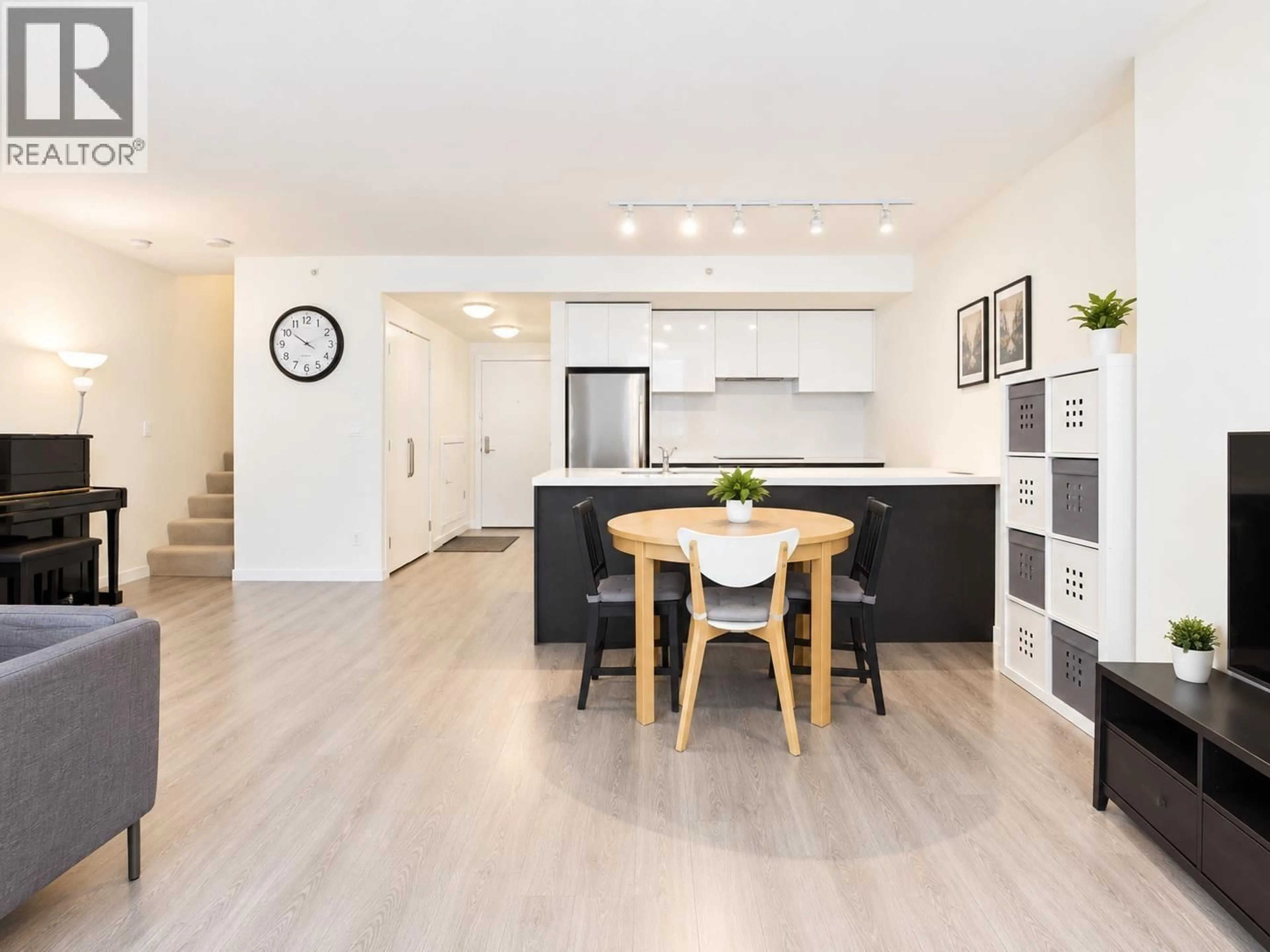 Open concept kitchen, wood/laminate floor for 6335 SILVER AVENUE, Burnaby British Columbia V5H0C3