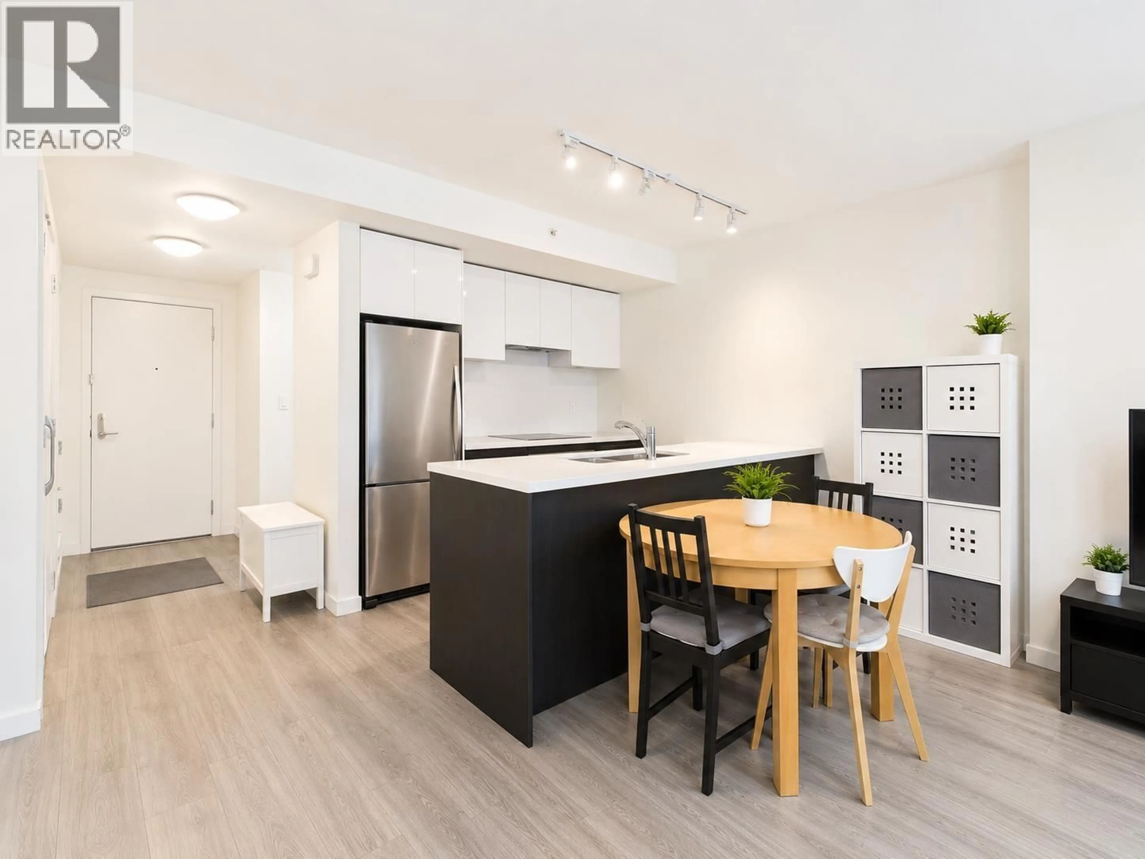 Open concept kitchen, wood/laminate floor for 6335 SILVER AVENUE, Burnaby British Columbia V5H0C3