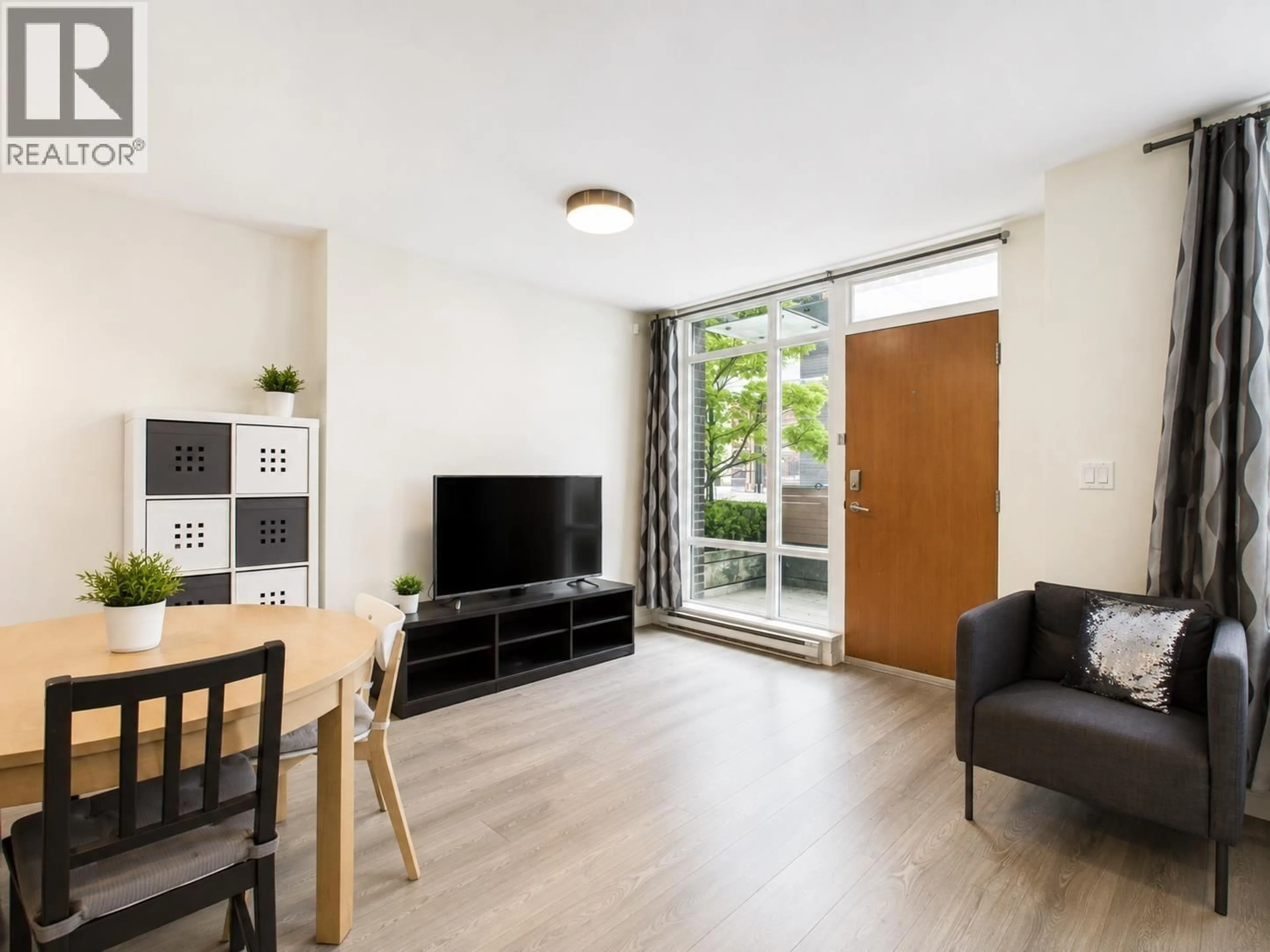 Living room with furniture, wood/laminate floor for 6335 SILVER AVENUE, Burnaby British Columbia V5H0C3