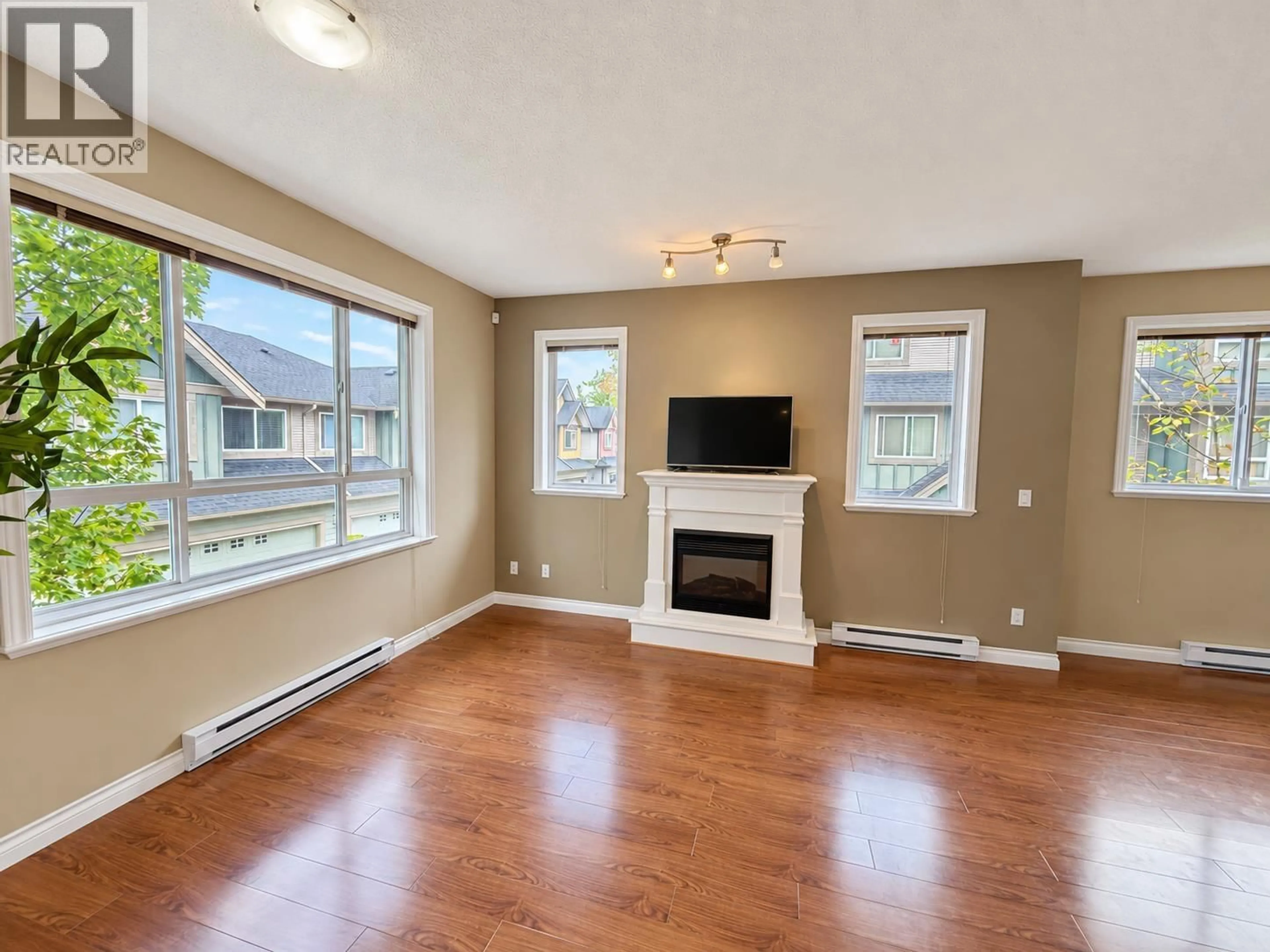 Living room with furniture, wood/laminate floor for 26 - 11511 STEVESTON HIGHWAY, Richmond British Columbia V7A1N8