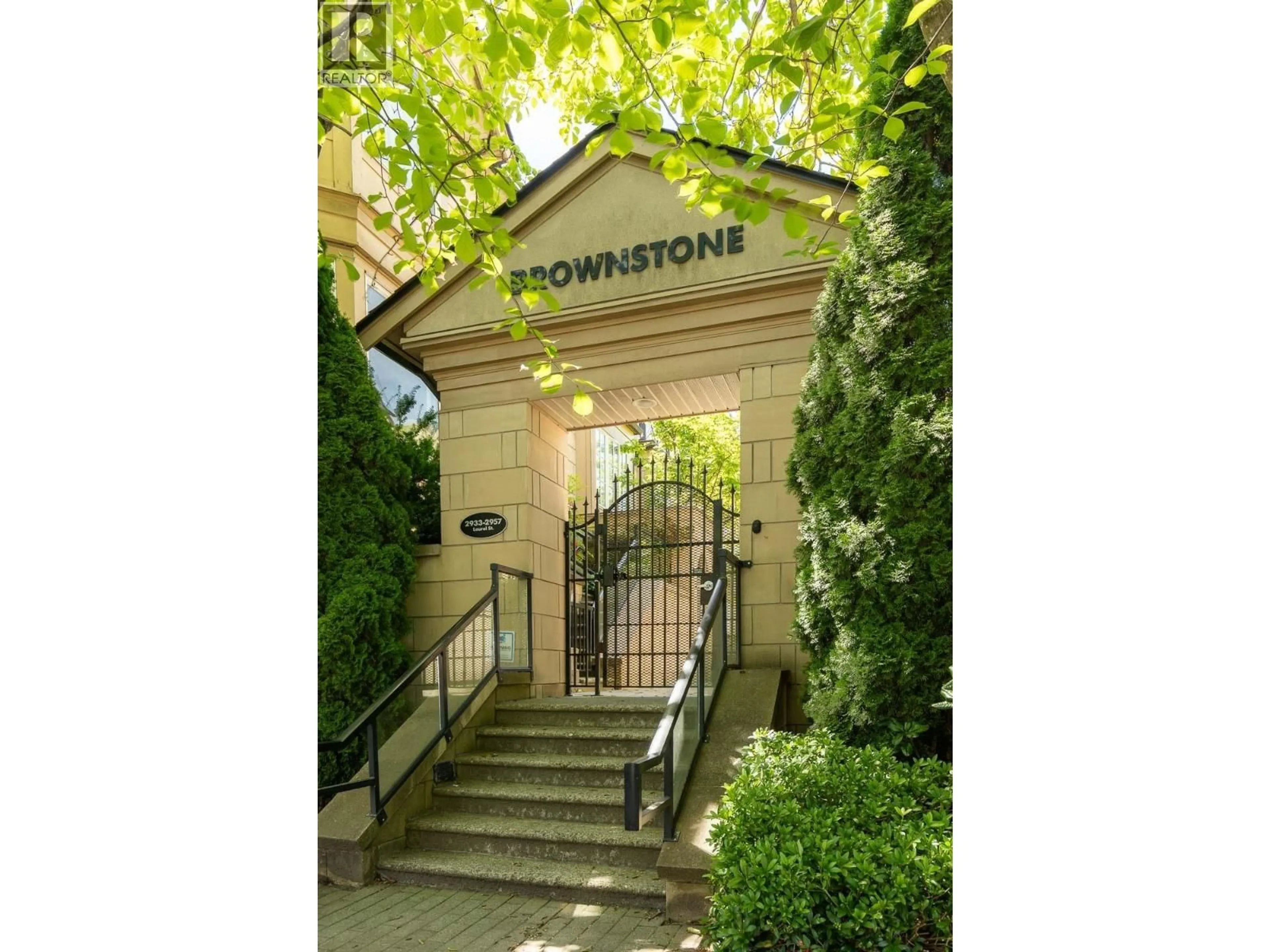 Indoor foyer for 2943 LAUREL STREET, Vancouver British Columbia V5Z3T4