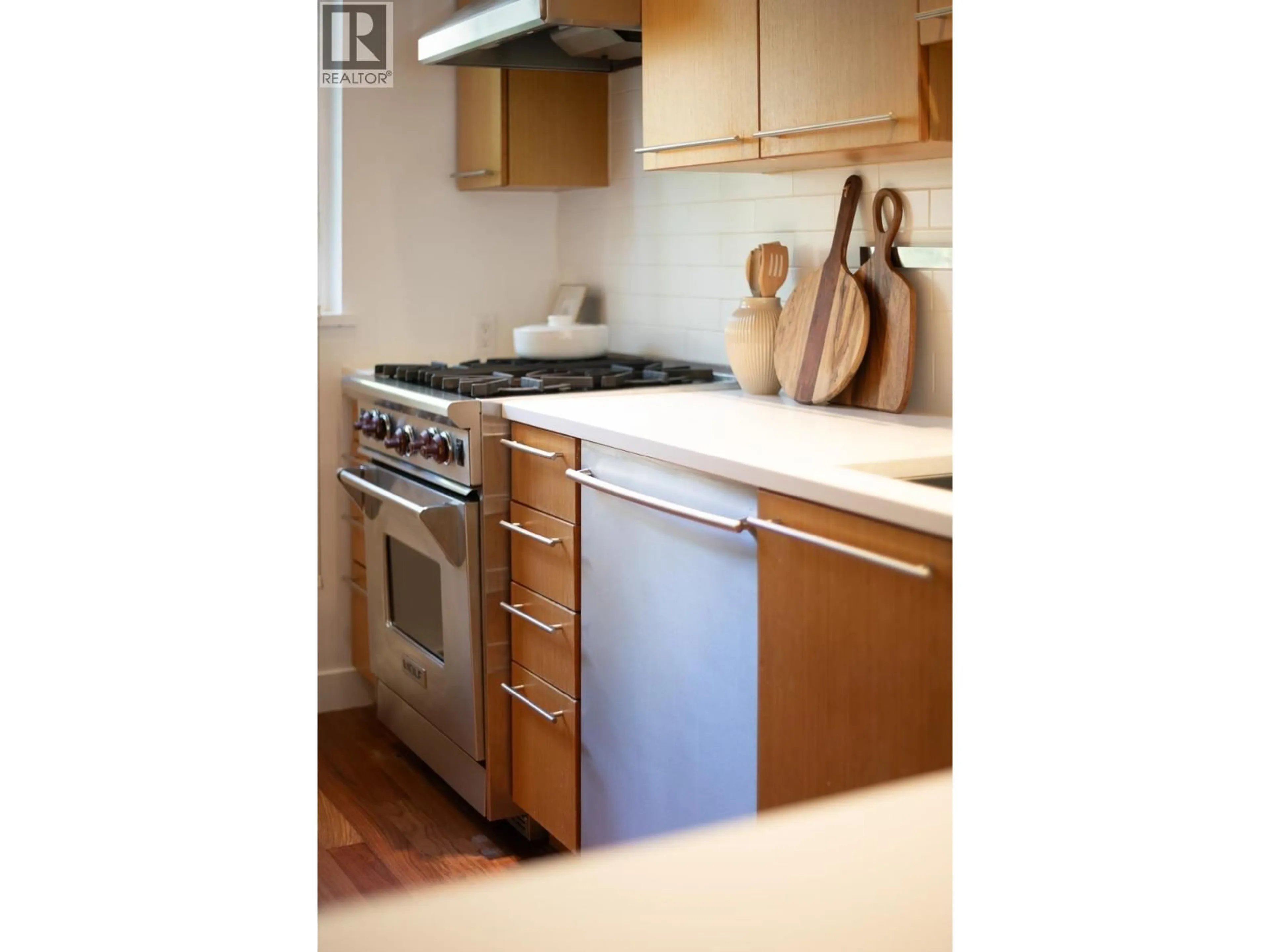 Standard kitchen, wood/laminate floor for 2943 LAUREL STREET, Vancouver British Columbia V5Z3T4