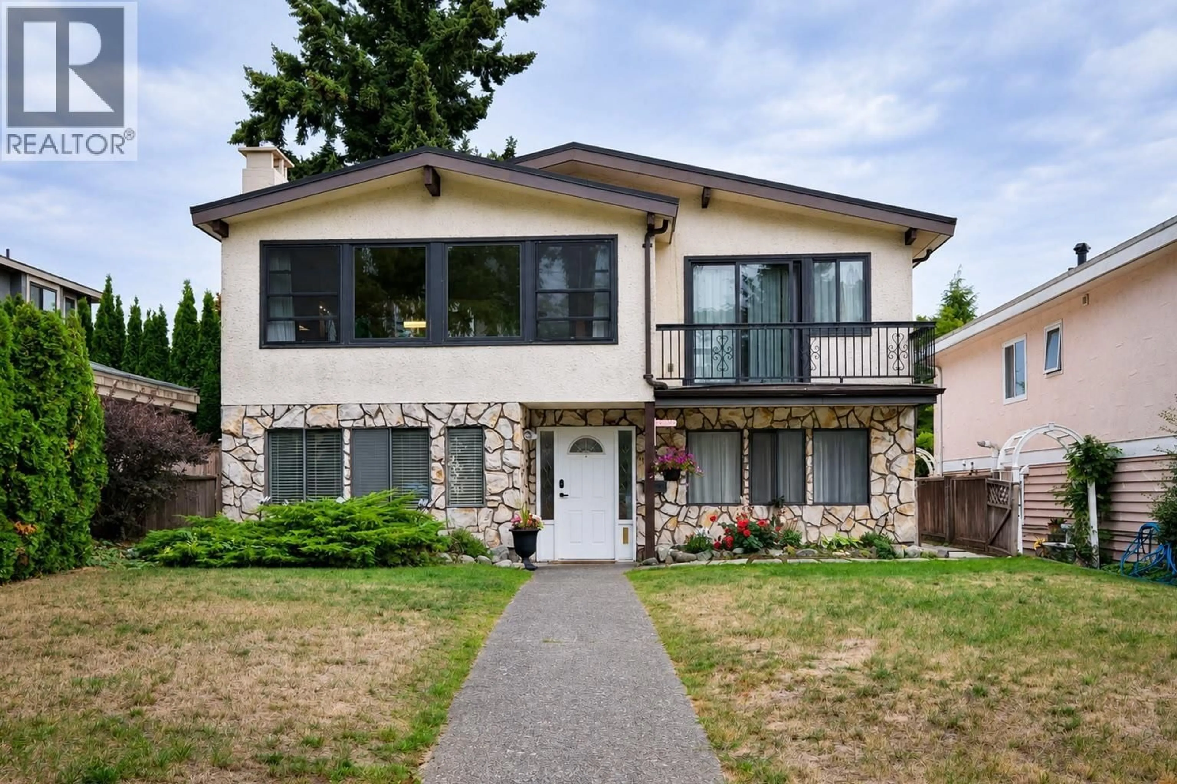 Home with brick exterior material, street for 4158 KENNY COURT, Burnaby British Columbia V5J1L3