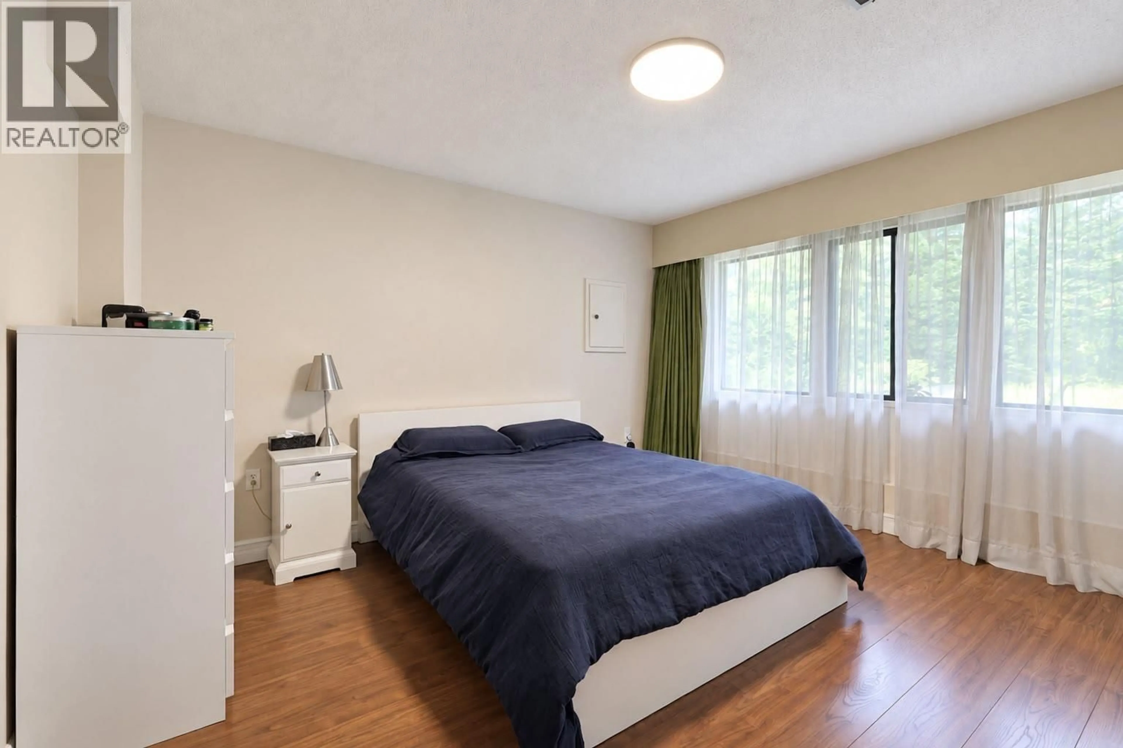 Bedroom with bed, unknown for 4158 KENNY COURT, Burnaby British Columbia V5J1L3