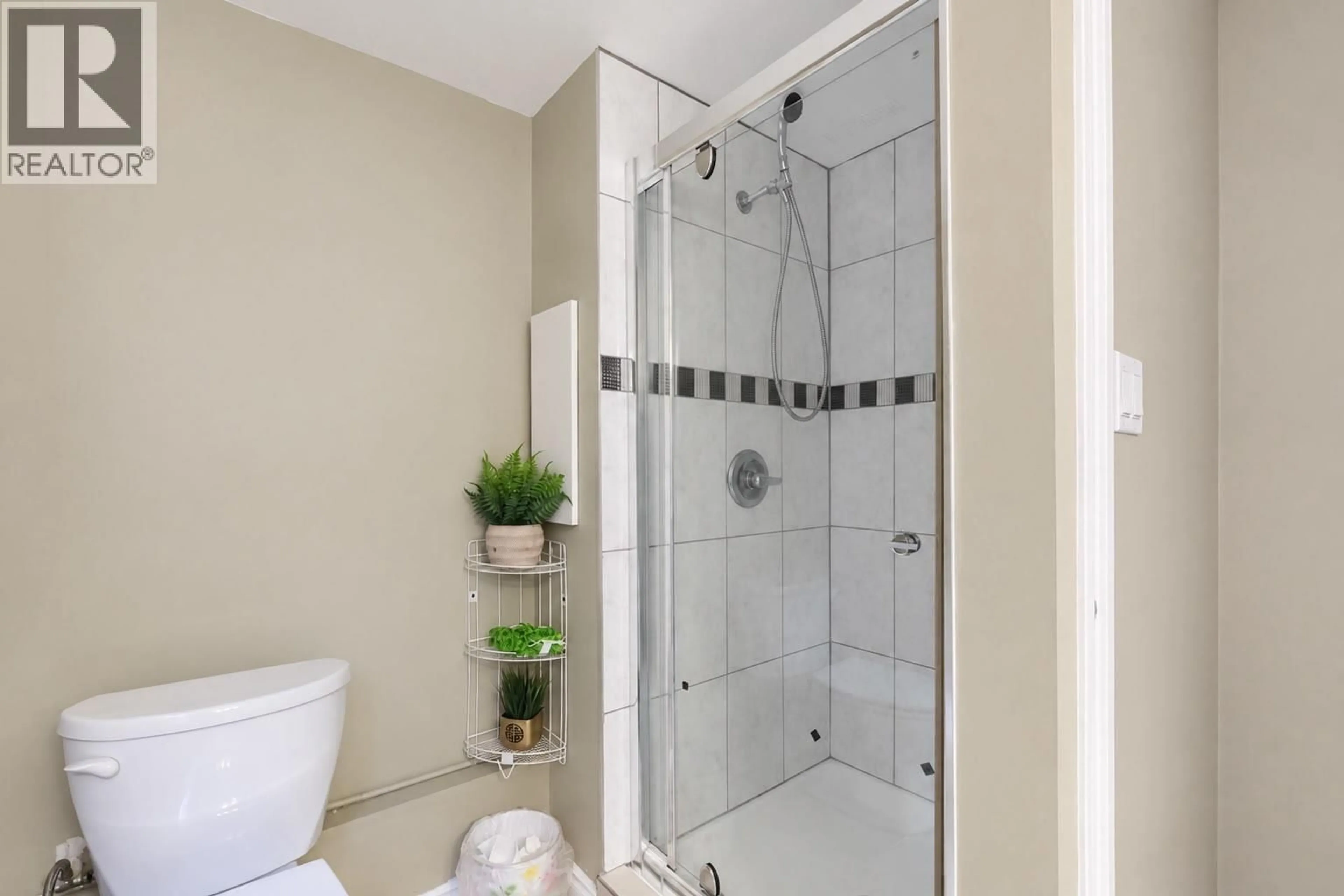Contemporary bathroom, ceramic/tile floor for 4158 KENNY COURT, Burnaby British Columbia V5J1L3