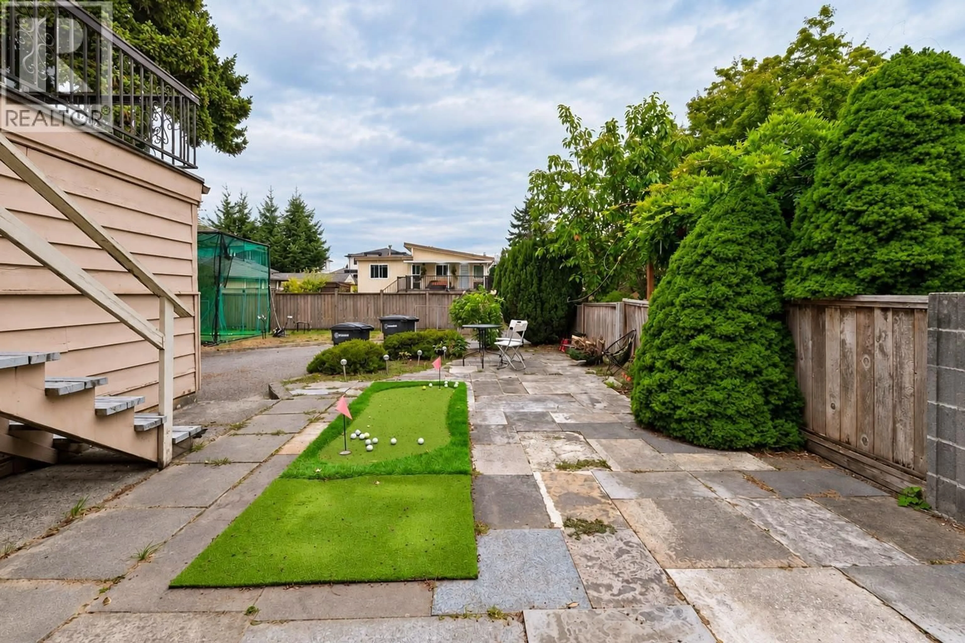 Patio, street for 4158 KENNY COURT, Burnaby British Columbia V5J1L3