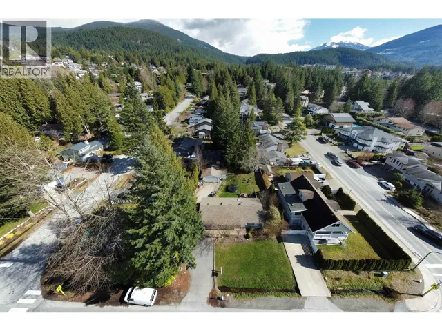 40410 PERTH DRIVE, Squamish 4