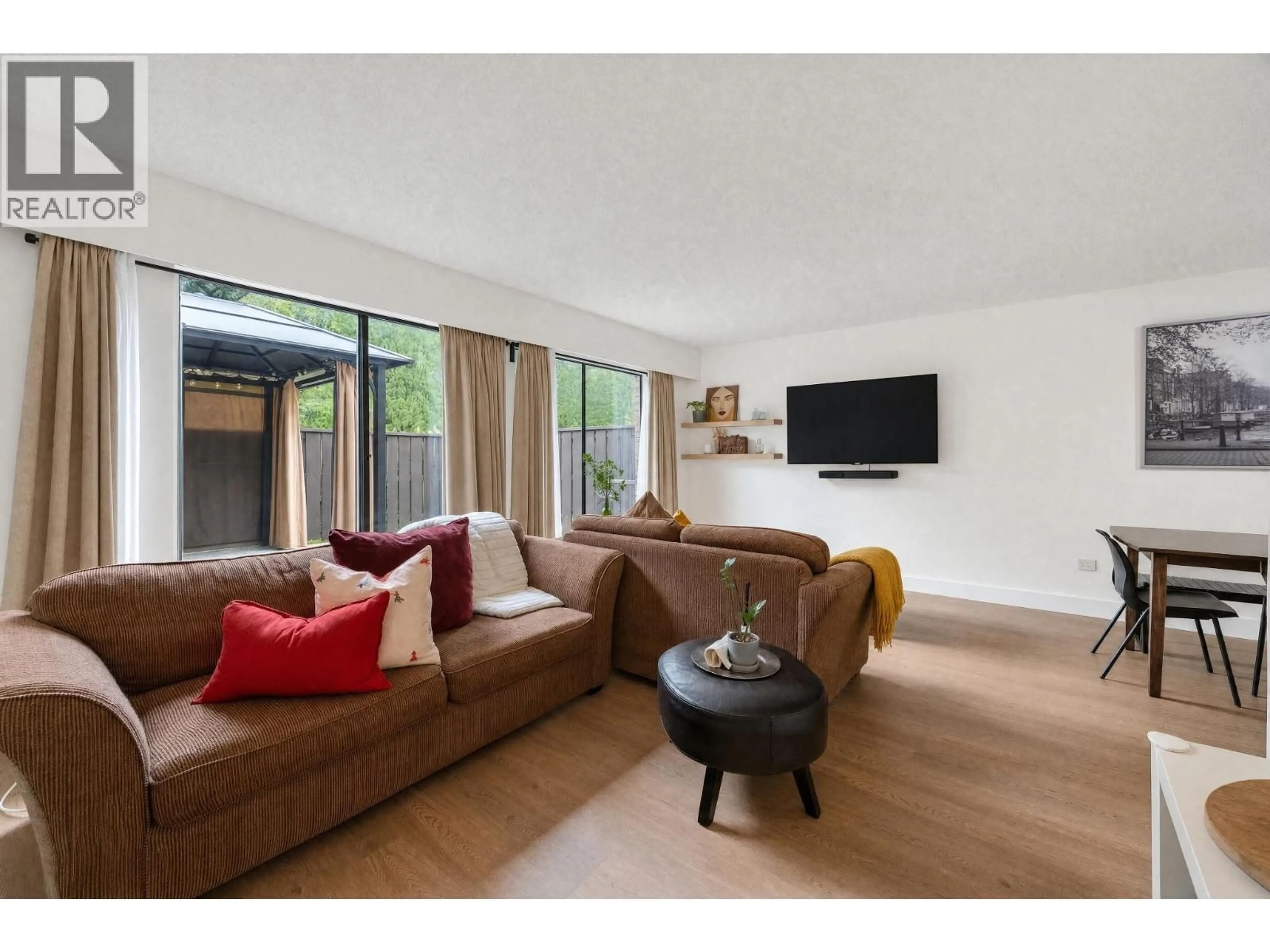 Living room with furniture, wood/laminate floor for 8865 HORNE STREET, Burnaby British Columbia V3N4J8
