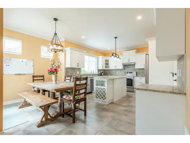 6876 192A STREET, Surrey 5