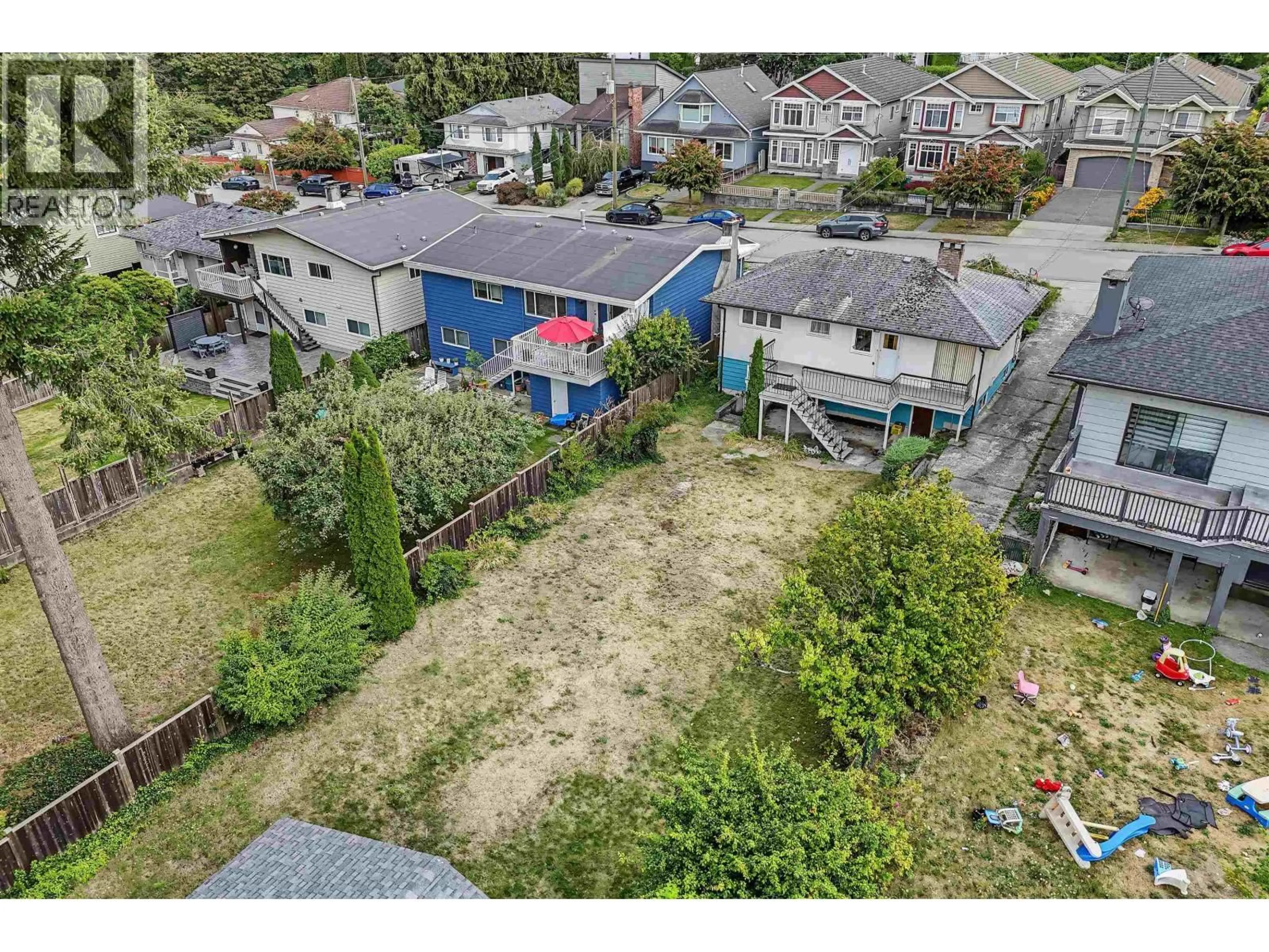 A pic from outside/outdoor area/front of a property/back of a property/a pic from drone, street for 7971 ROSEWOOD STREET, Burnaby British Columbia V5E2H4