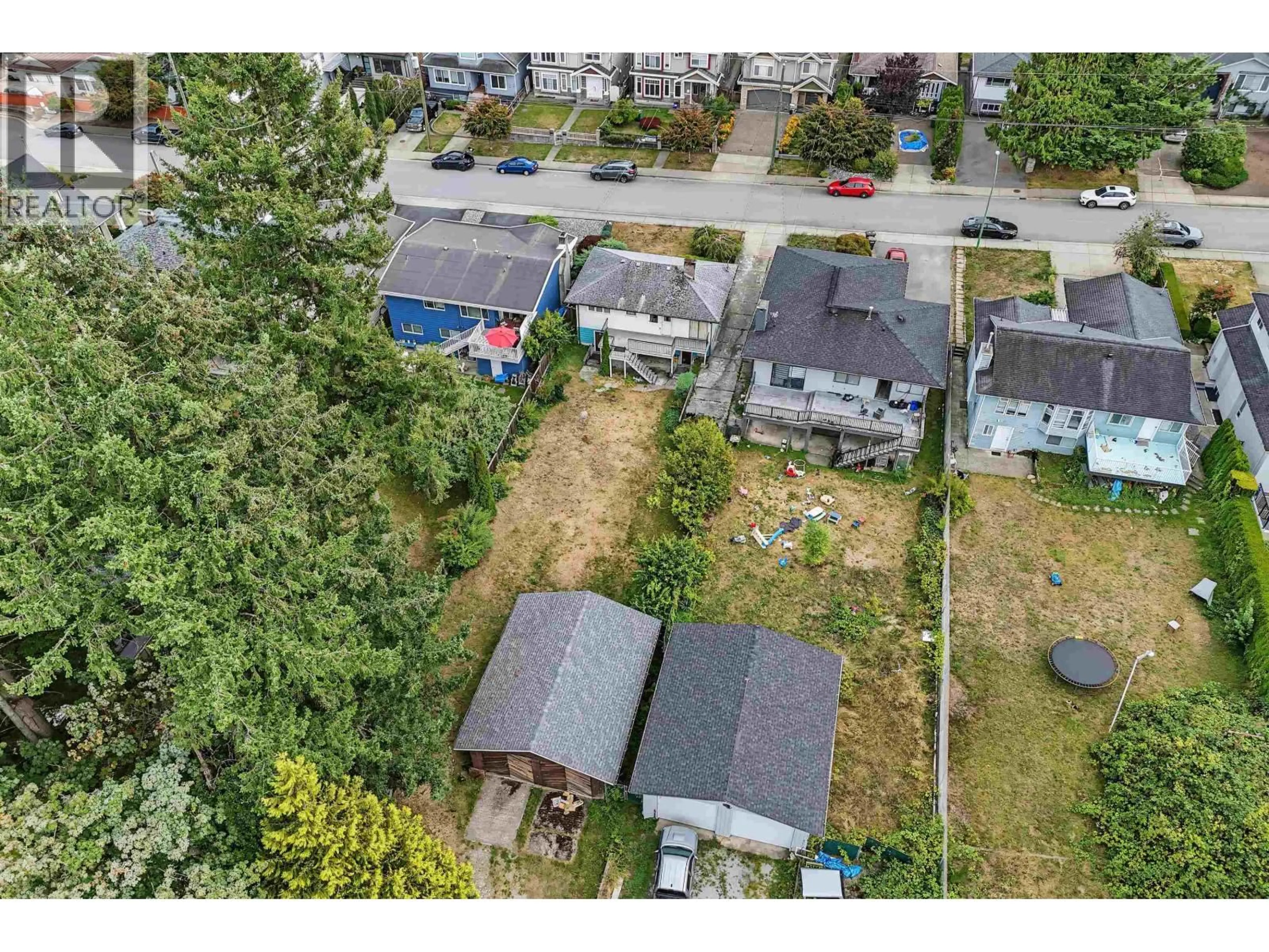 A pic from outside/outdoor area/front of a property/back of a property/a pic from drone, street for 7971 ROSEWOOD STREET, Burnaby British Columbia V5E2H4