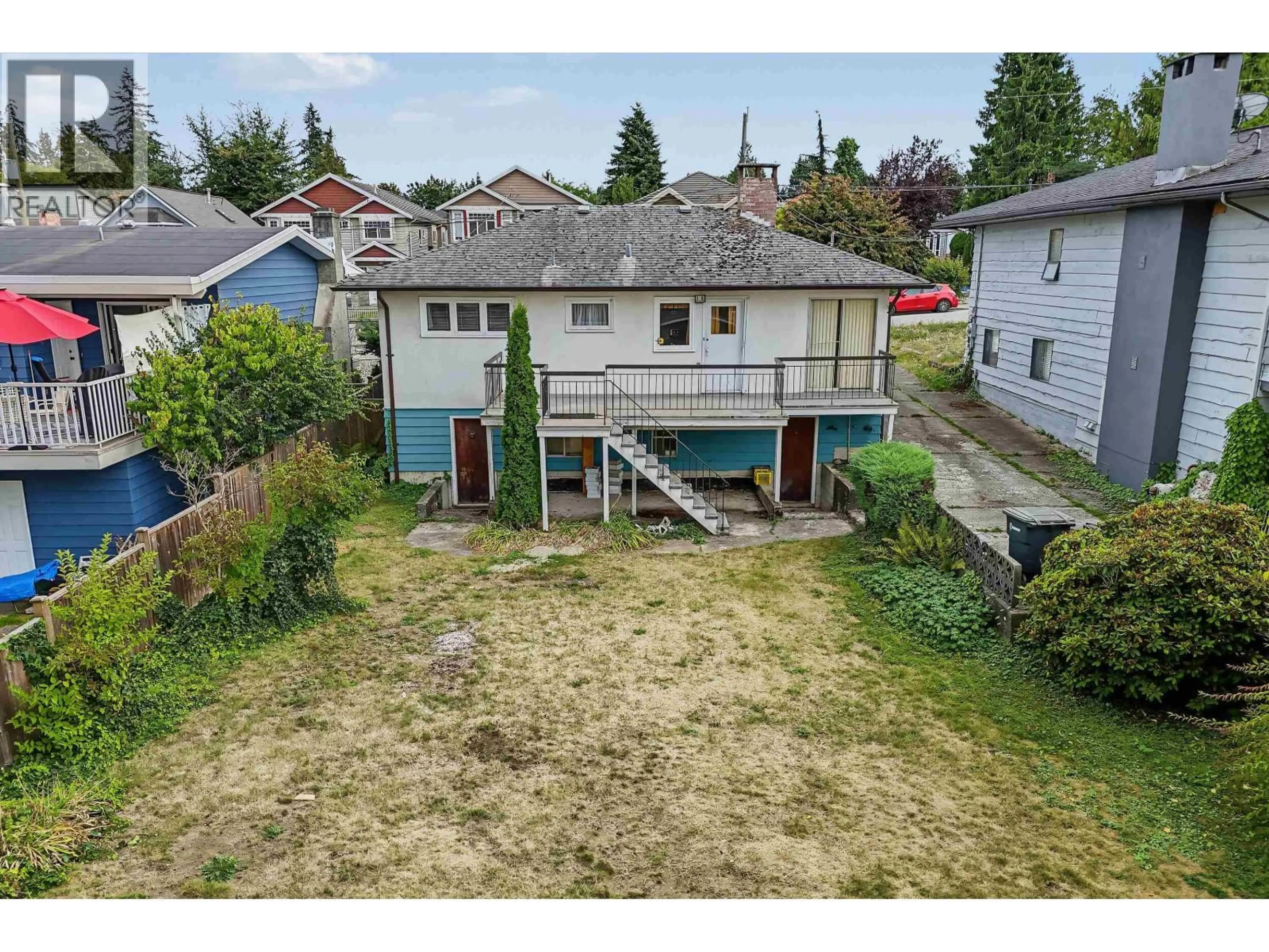 A pic from outside/outdoor area/front of a property/back of a property/a pic from drone, street for 7971 ROSEWOOD STREET, Burnaby British Columbia V5E2H4