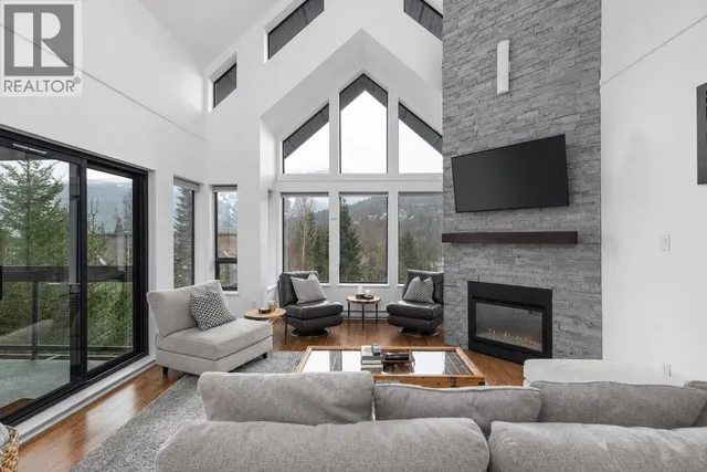 302 - 3212 BLUEBERRY DRIVE, Whistler 3