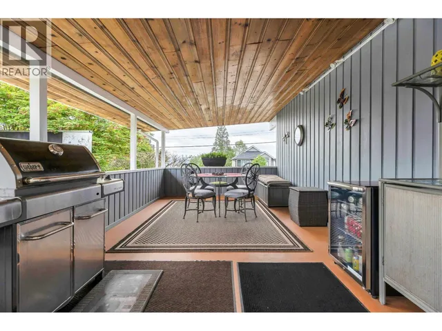 1119 HAMMOND AVENUE, Coquitlam 5