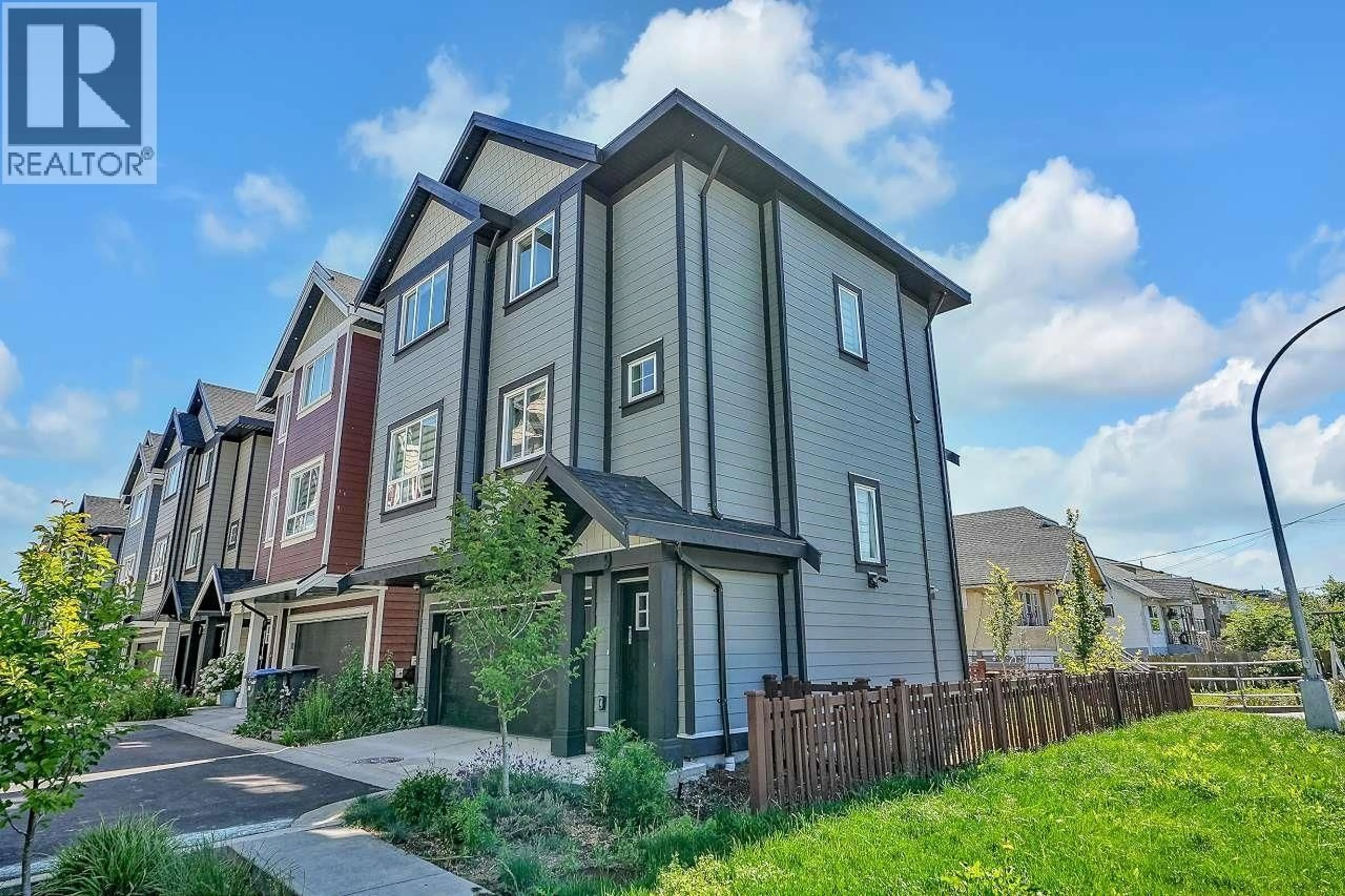 Home with vinyl exterior material, street for 16 - 608 EWEN AVENUE, New Westminster British Columbia V5R2S3