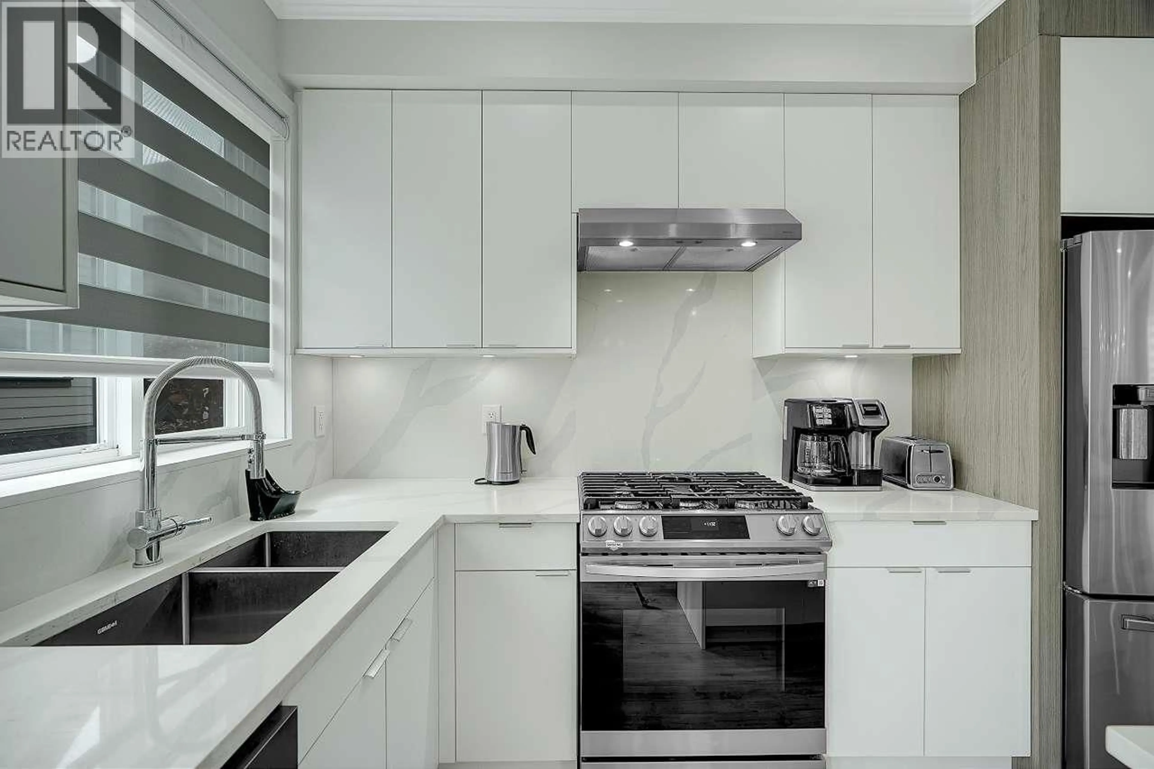 Contemporary kitchen, ceramic/tile floor for 16 - 608 EWEN AVENUE, New Westminster British Columbia V5R2S3