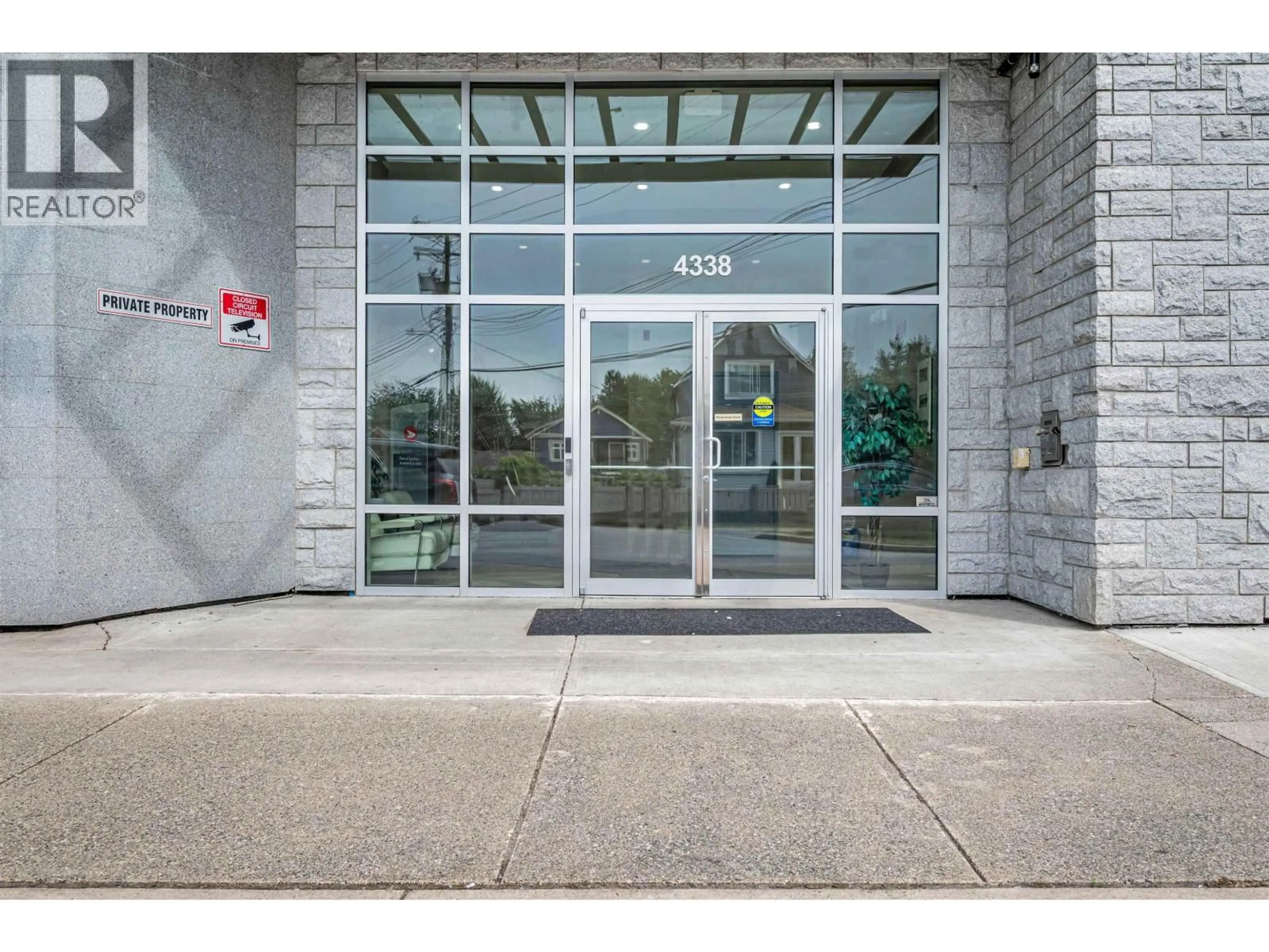 Indoor foyer for 211 - 4338 COMMERCIAL STREET, Vancouver British Columbia V5N5G6