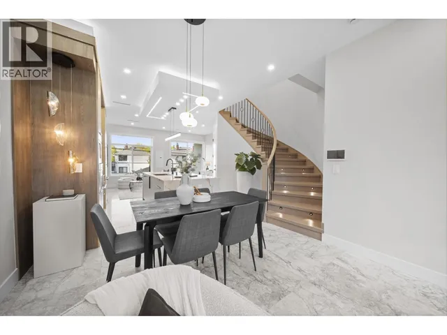 2455 10TH AVENUE, Vancouver 3