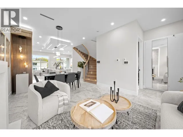2455 10TH AVENUE, Vancouver 5