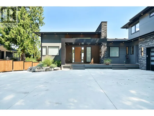 6555 GALE AVENUE, Sechelt 2