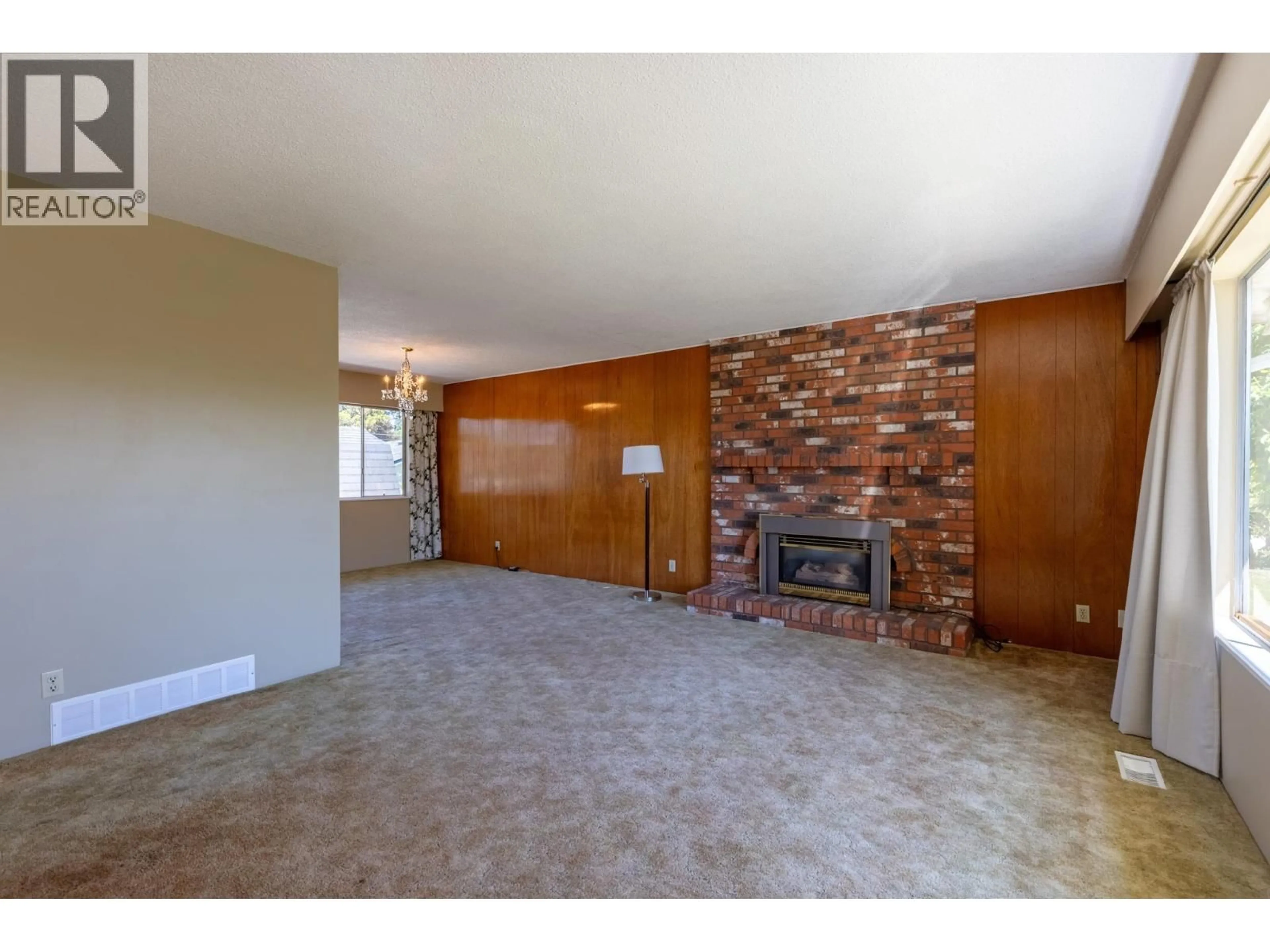 Living room with furniture, unknown for 3371 VINCENT STREET, Port Coquitlam British Columbia V3B3T5