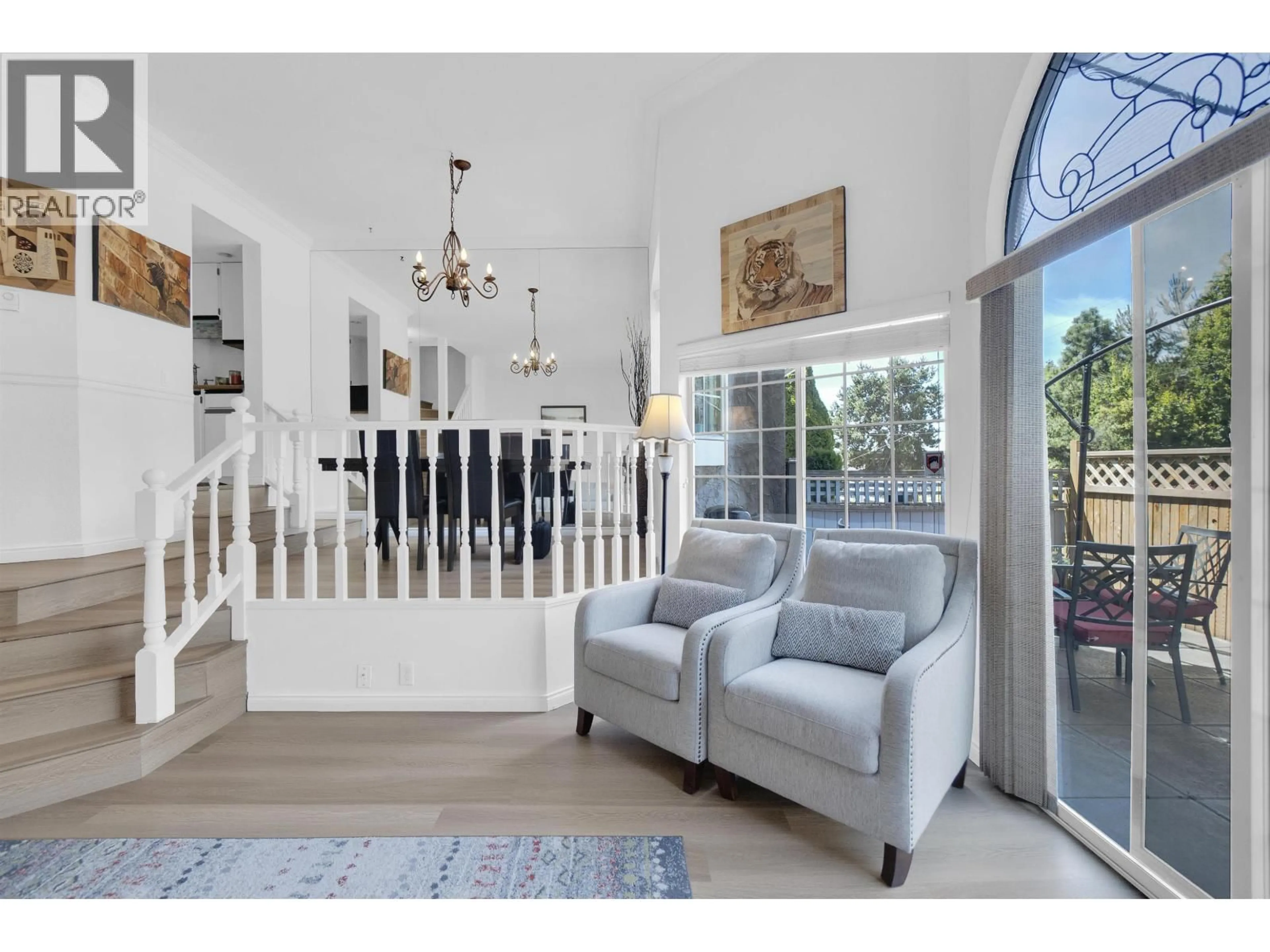 Indoor entryway for 108 - 216 6TH STREET, North Vancouver British Columbia V7L1P5