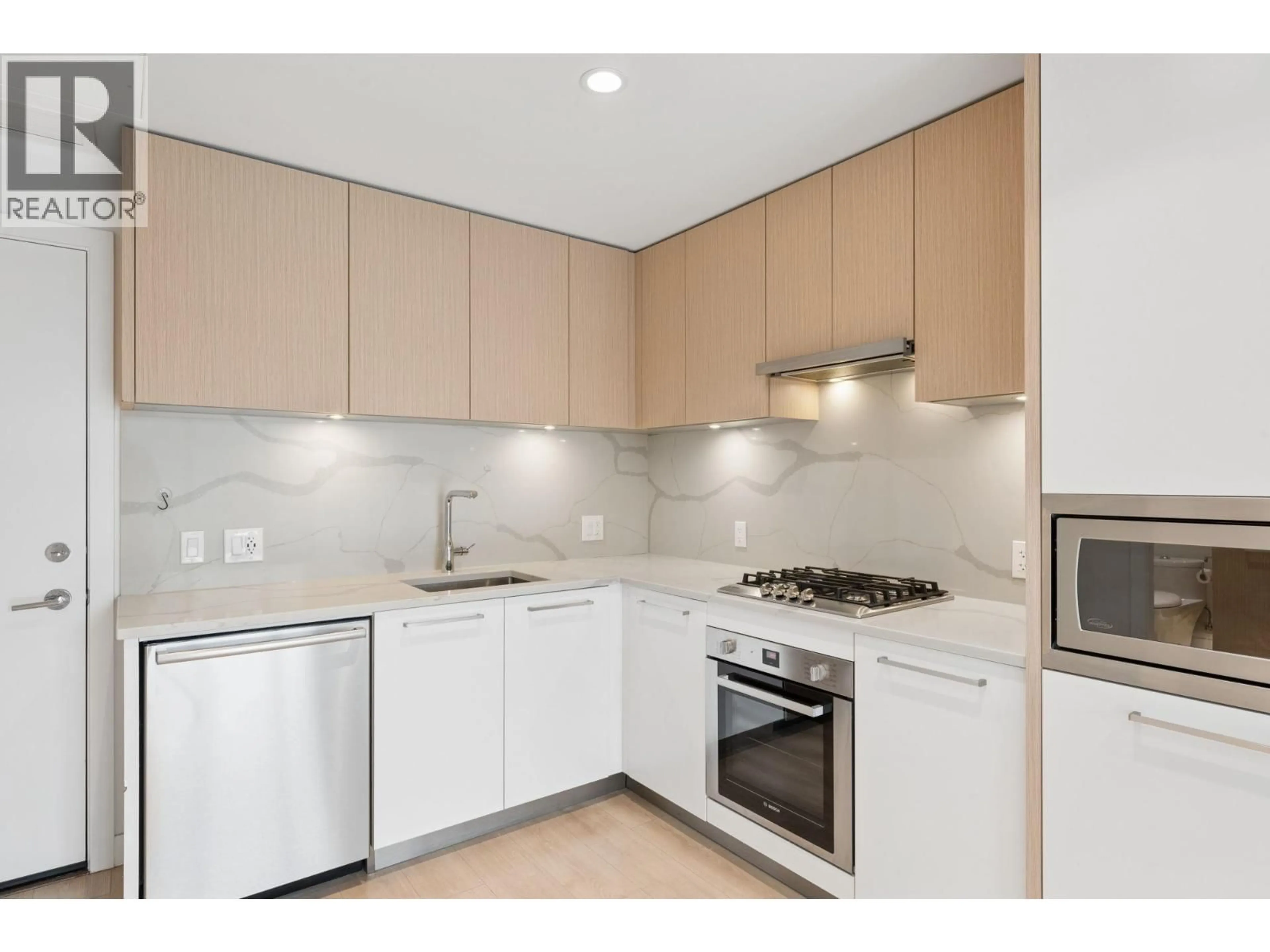 Standard kitchen, unknown for 903 - 567 CLARKE ROAD, Coquitlam British Columbia V3J0K7