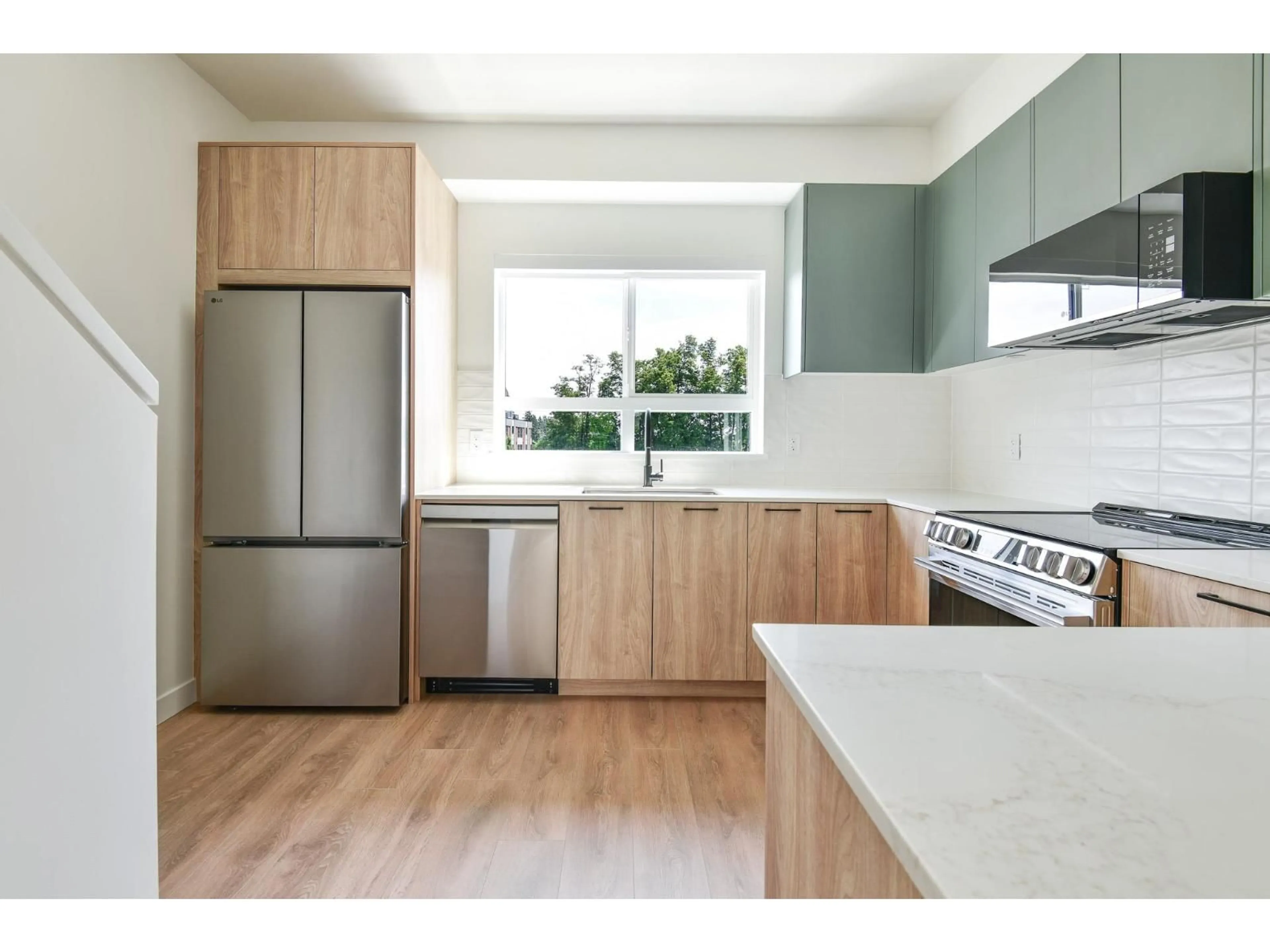 Standard kitchen, wood/laminate floor for 21 - 33525 KINGSTON AVENUE, Abbotsford British Columbia V2S0R6