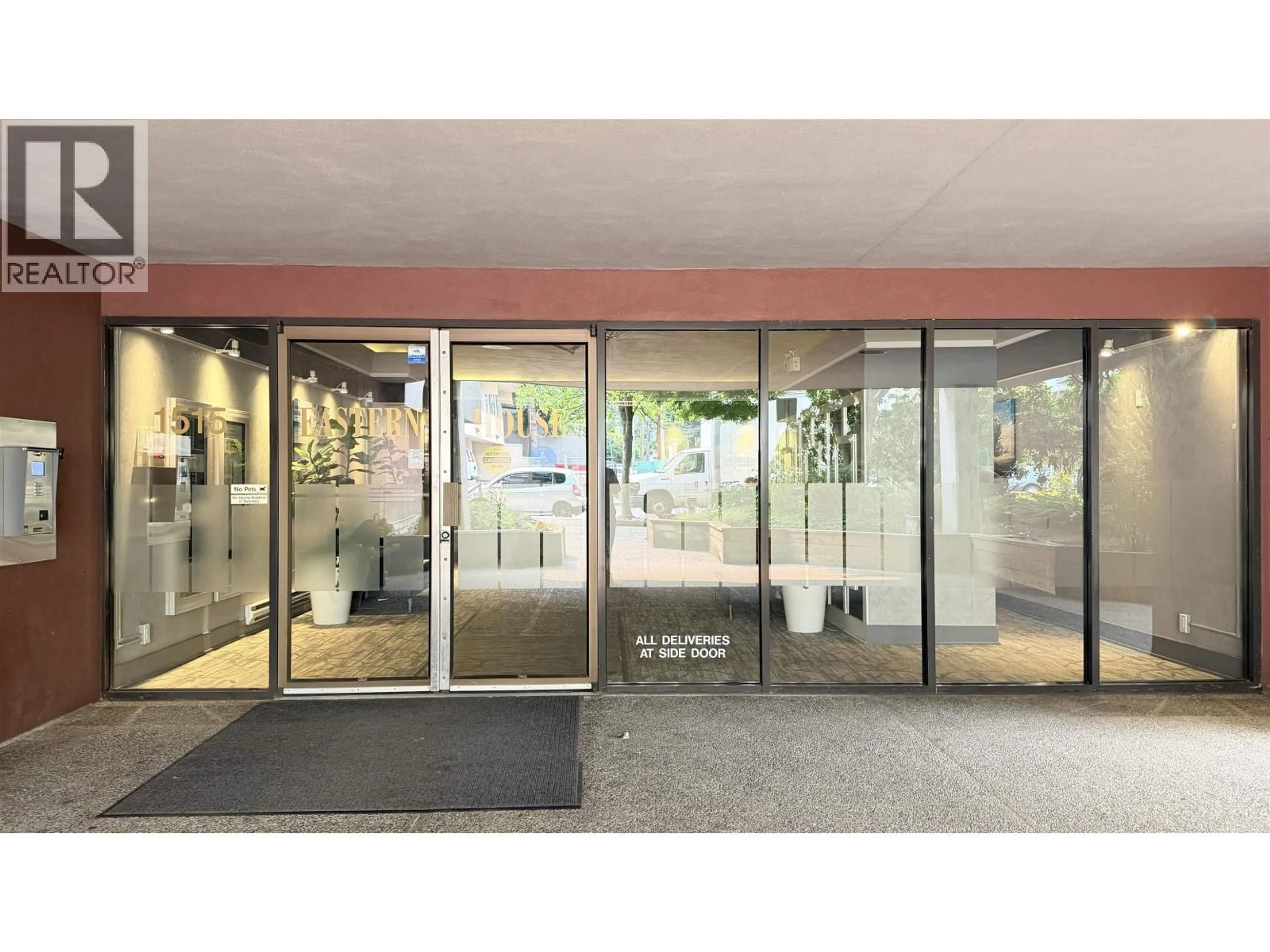 Indoor foyer for 503 - 1515 EASTERN AVENUE, North Vancouver British Columbia V7L4R2