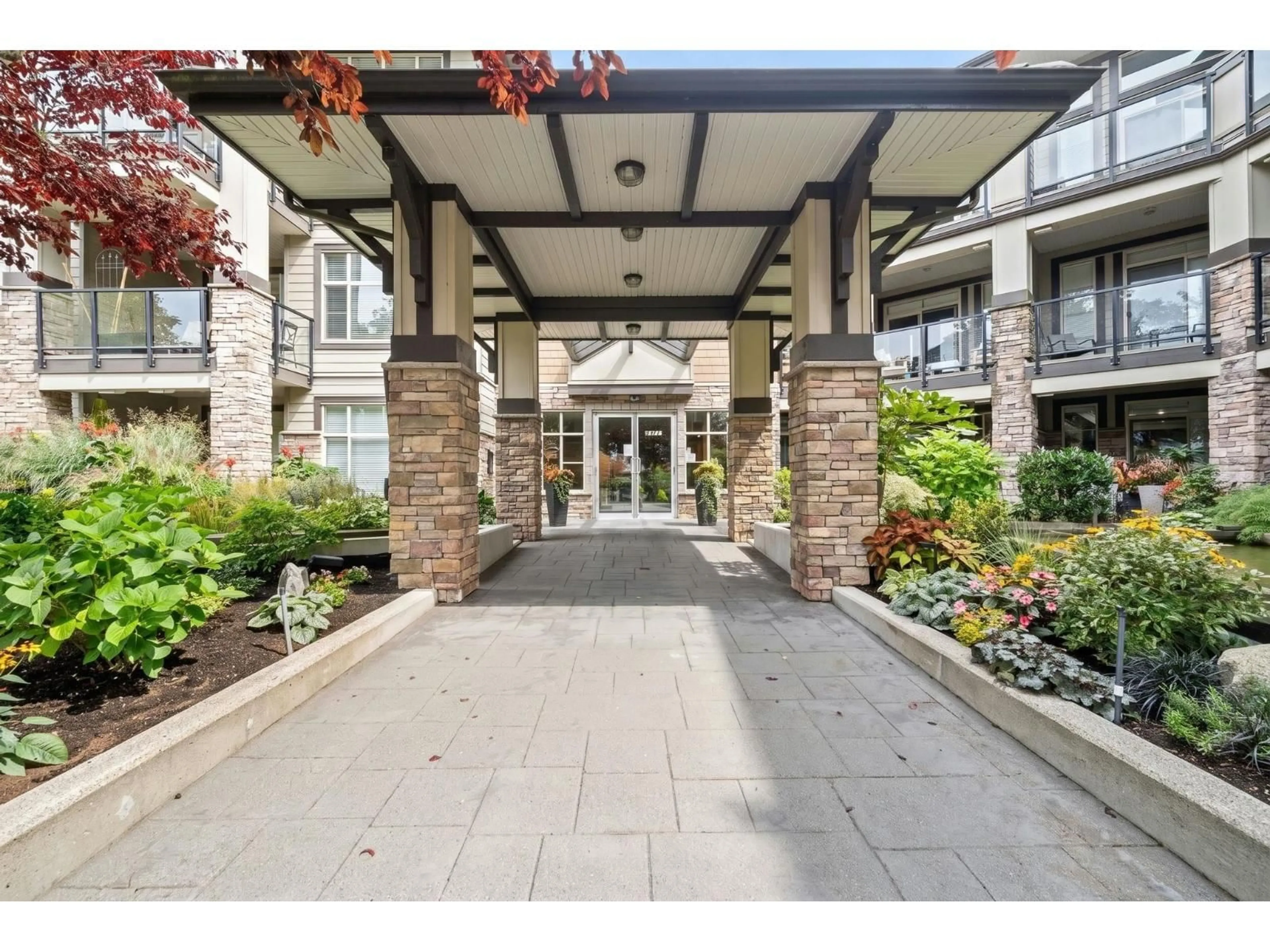 Indoor foyer for 108 - 15195 36 AVENUE, Surrey British Columbia V3Z4R3