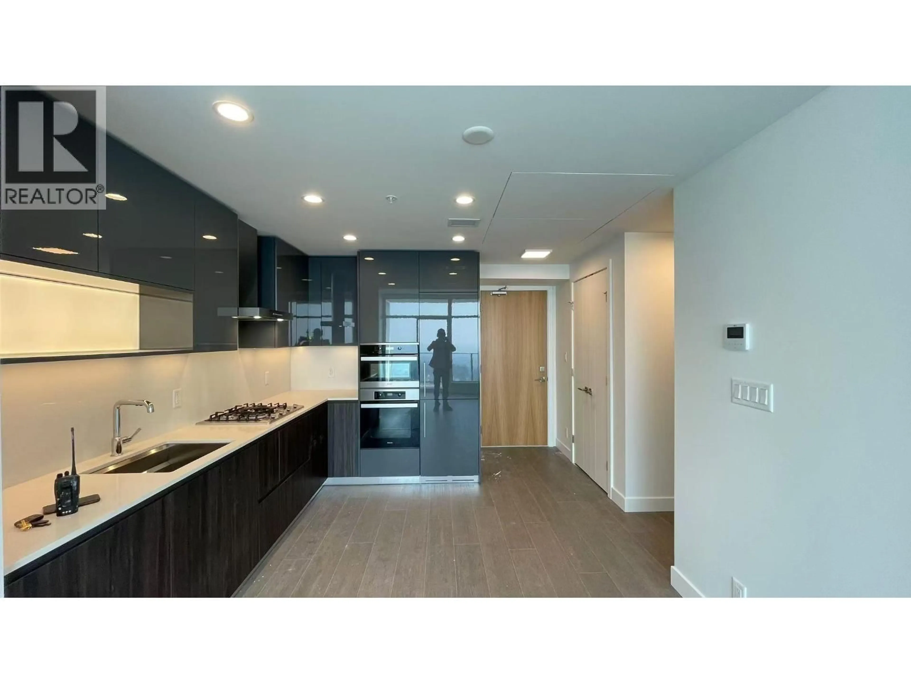 Open concept kitchen, unknown for 2505 - 6511 SUSSEX AVENUE, Burnaby British Columbia V5H0K5
