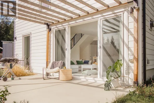 3477 SPRUCE ROAD, Roberts Creek 2