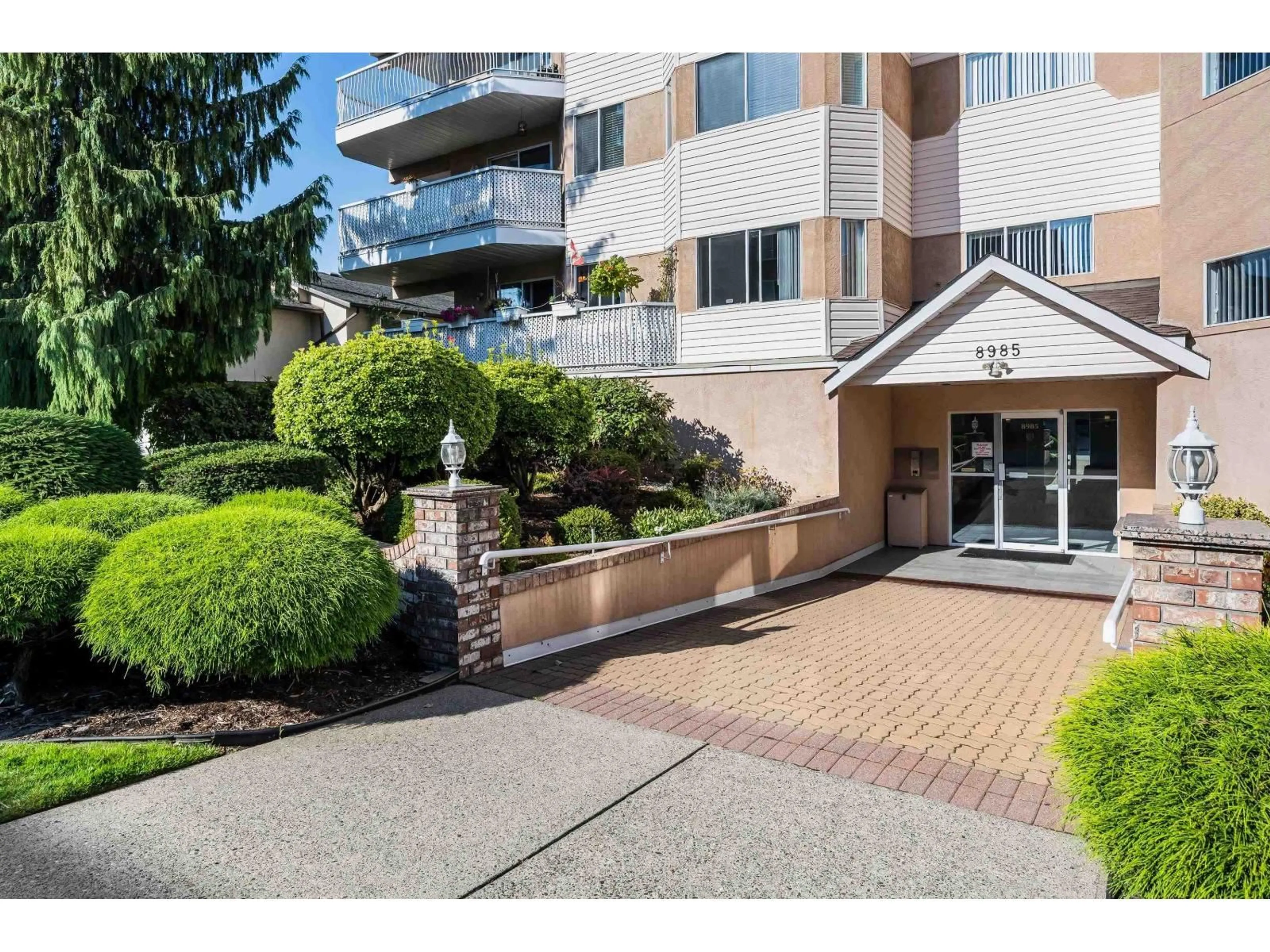Indoor foyer for 305 - 8985 MARY STREET, Chilliwack British Columbia V2P4J4