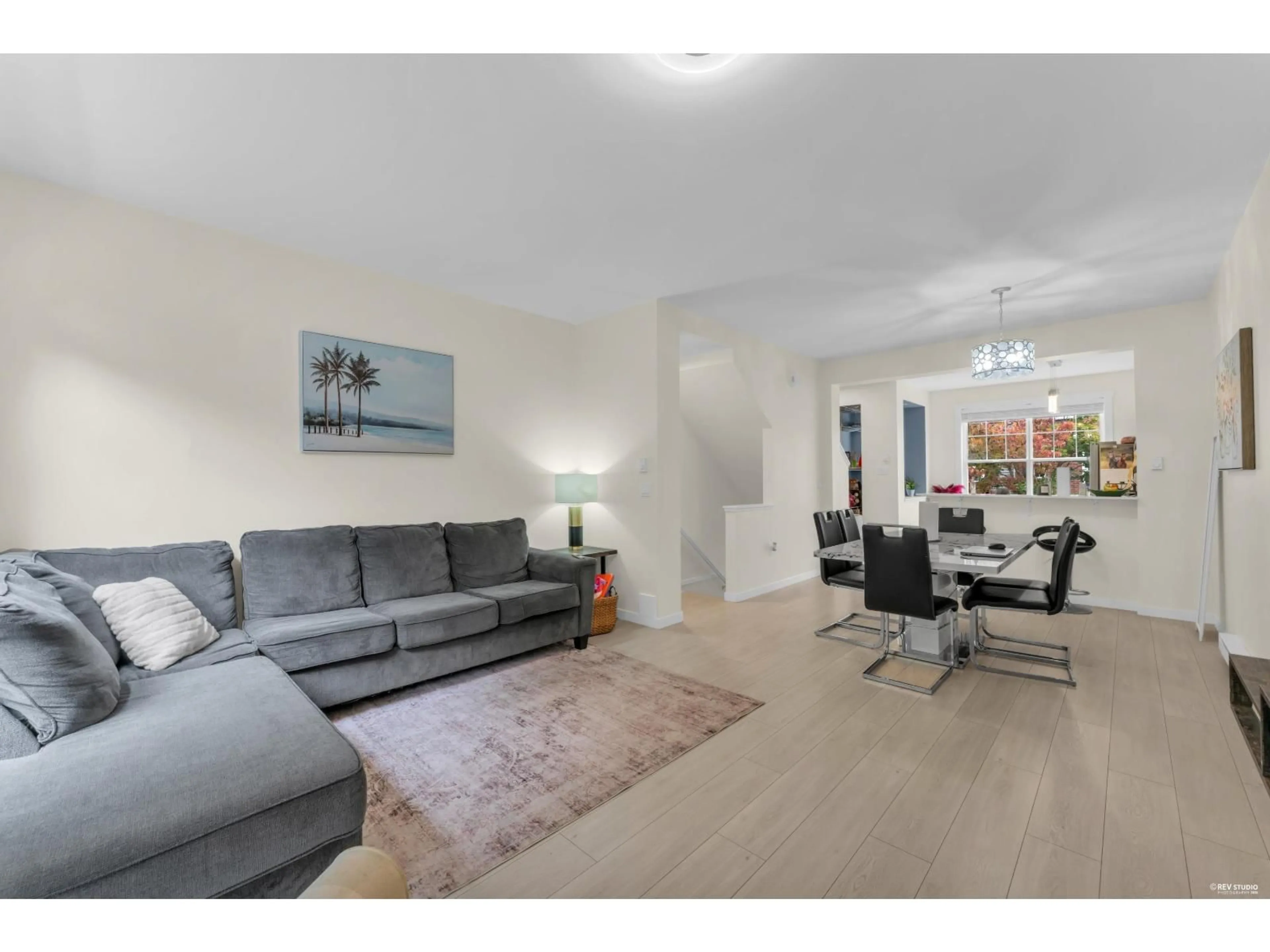 Living room with furniture, unknown for 19 - 15075 60 AVENUE, Surrey British Columbia V3S1S1