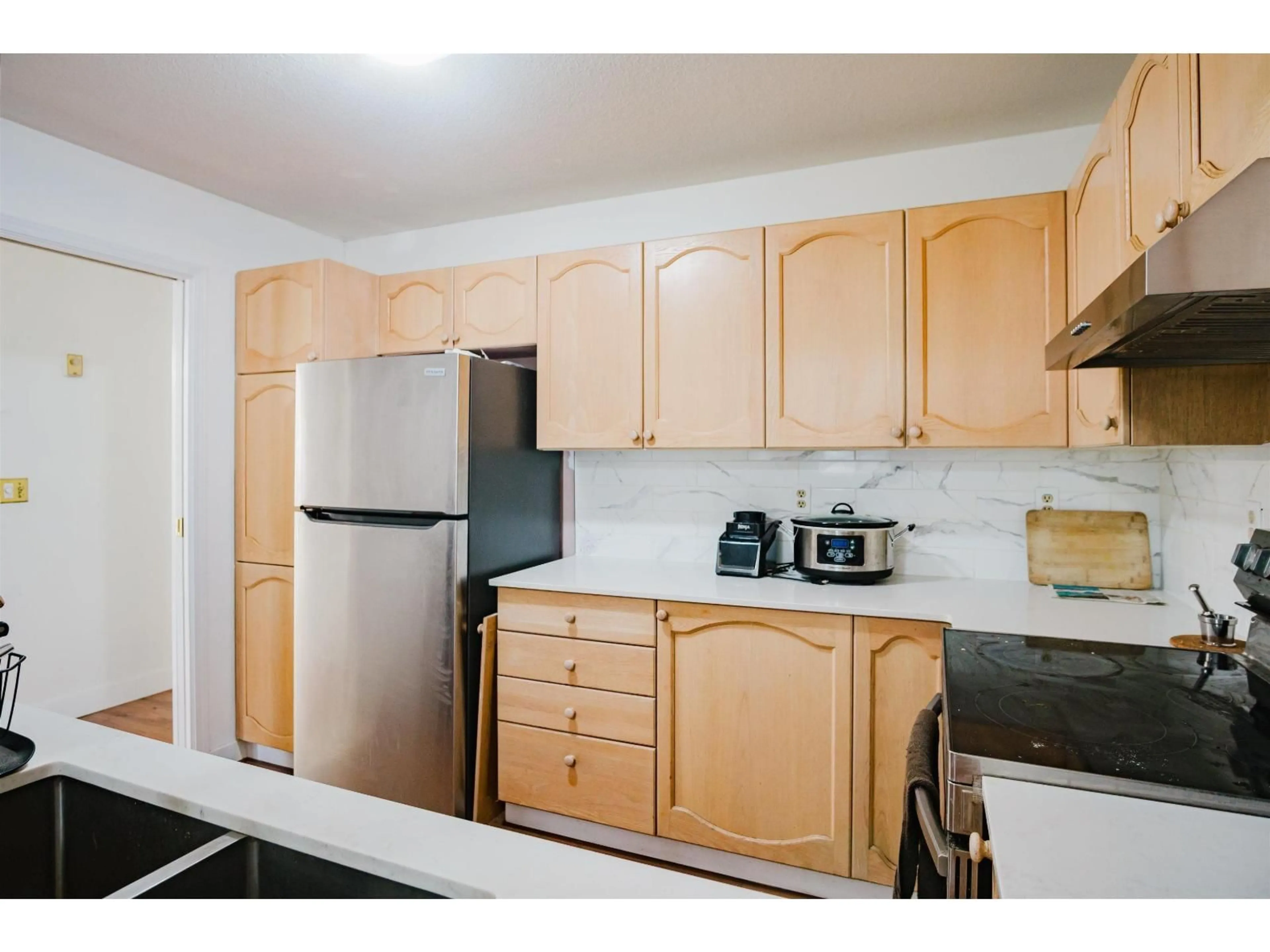Standard kitchen, wood/laminate floor for 204 - 10721 139 STREET, Surrey British Columbia V3T4L8