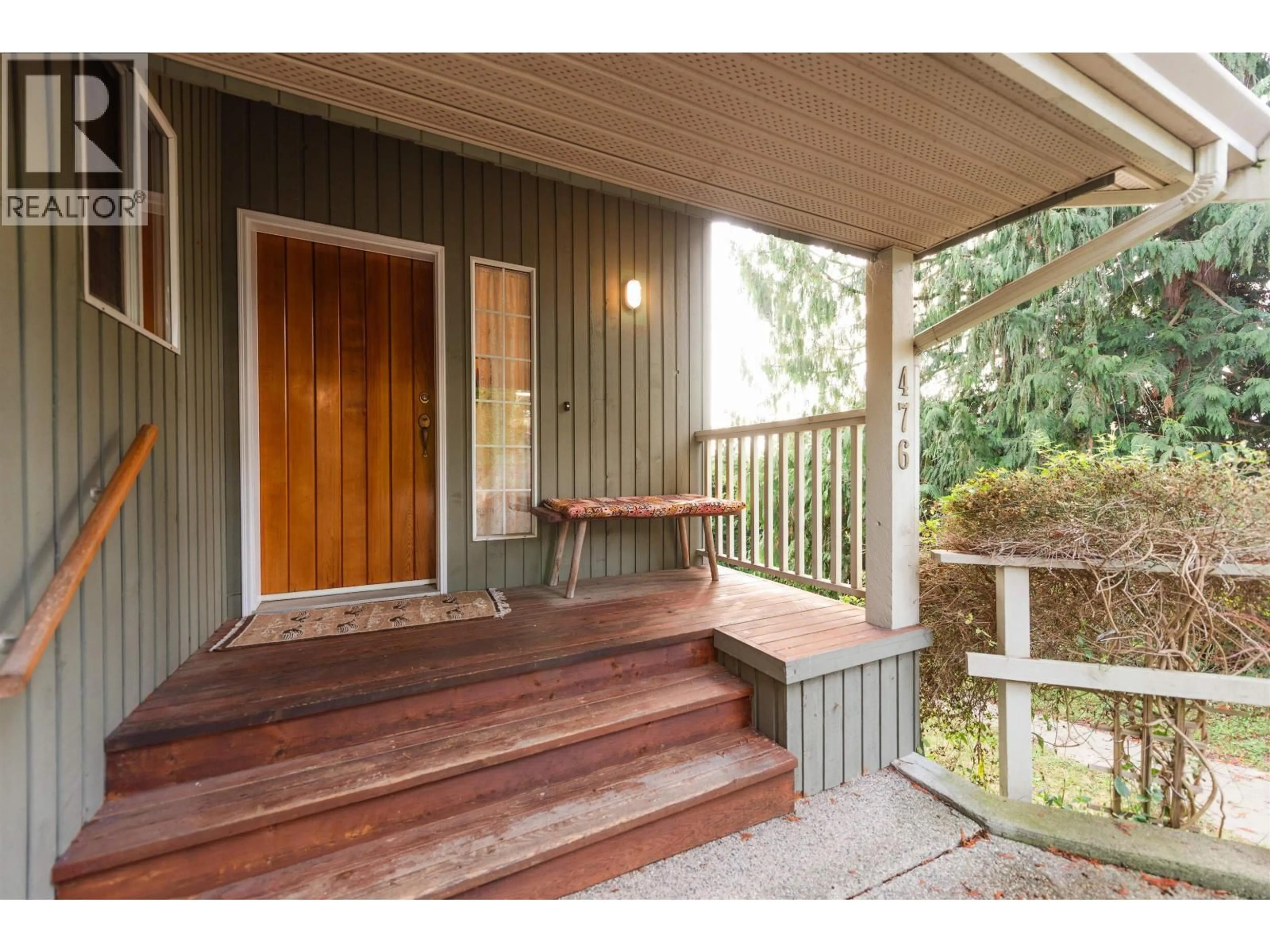 Indoor entryway for 476 ABBS ROAD, Gibsons British Columbia V0N1V8