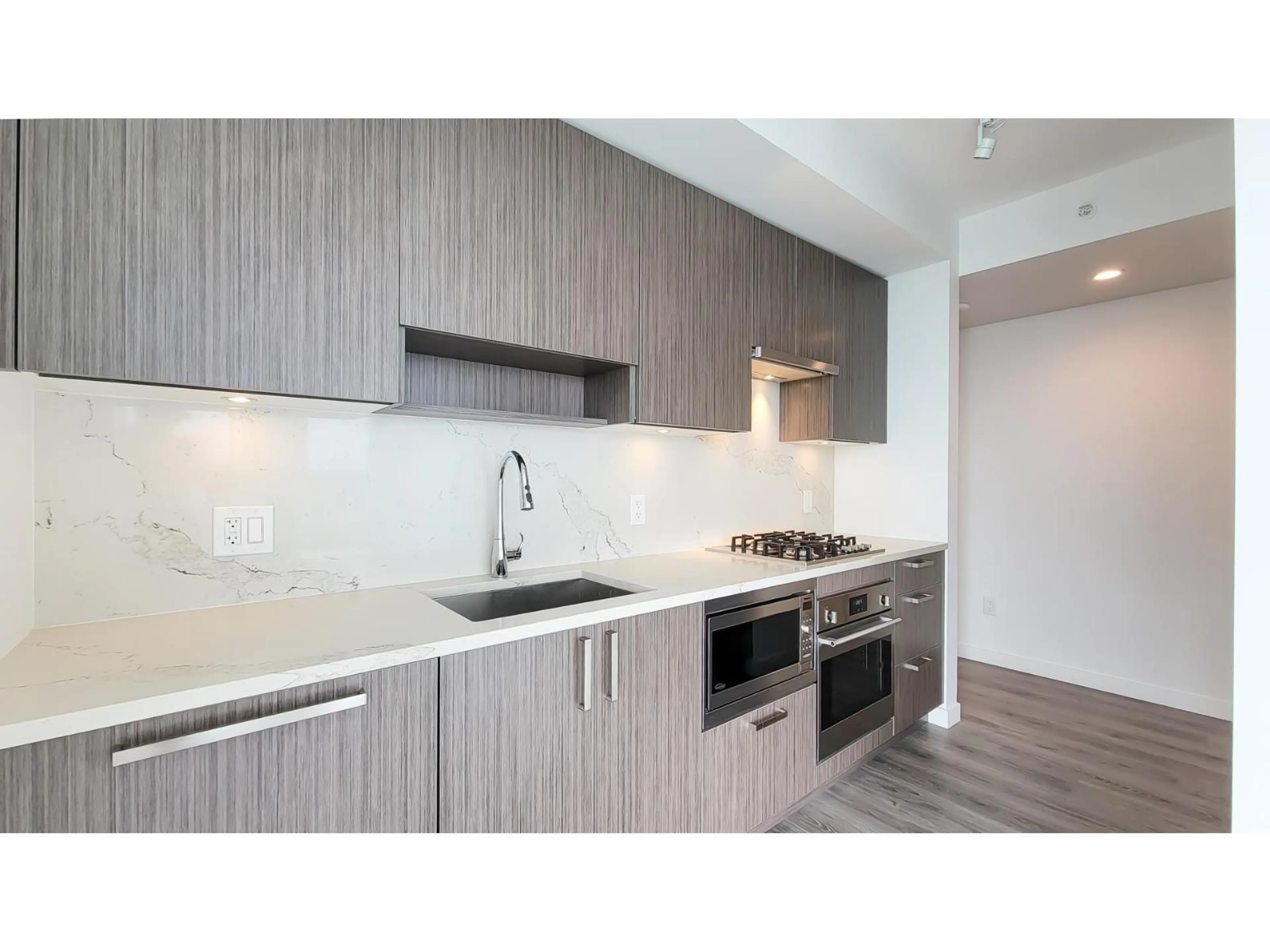 Standard kitchen, unknown for 3608 - 13350 CENTRAL AVENUE, Surrey British Columbia V3T0S1
