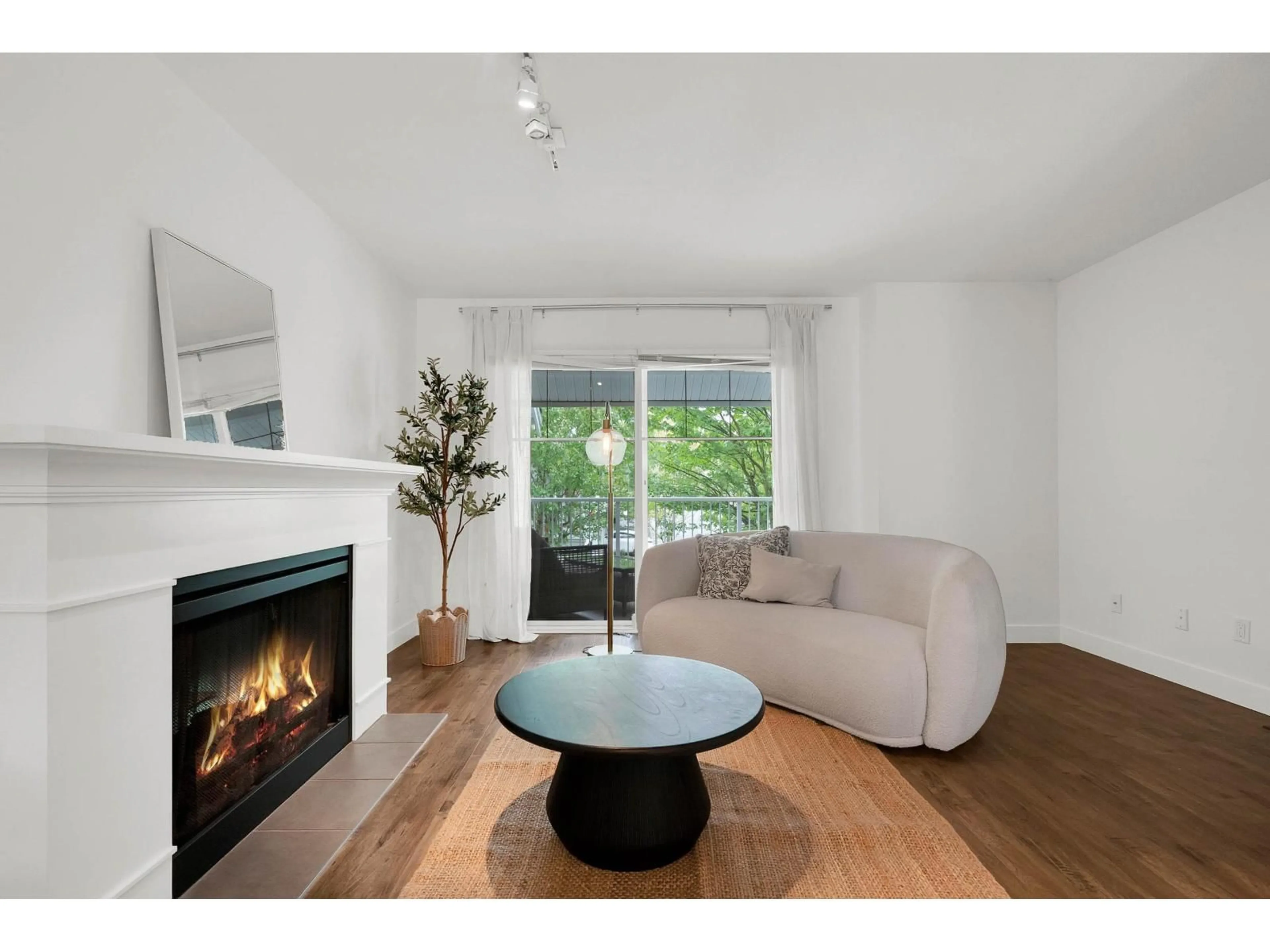 Living room with furniture, wood/laminate floor for 11 - 6555 192A STREET, Surrey British Columbia V4N0A2