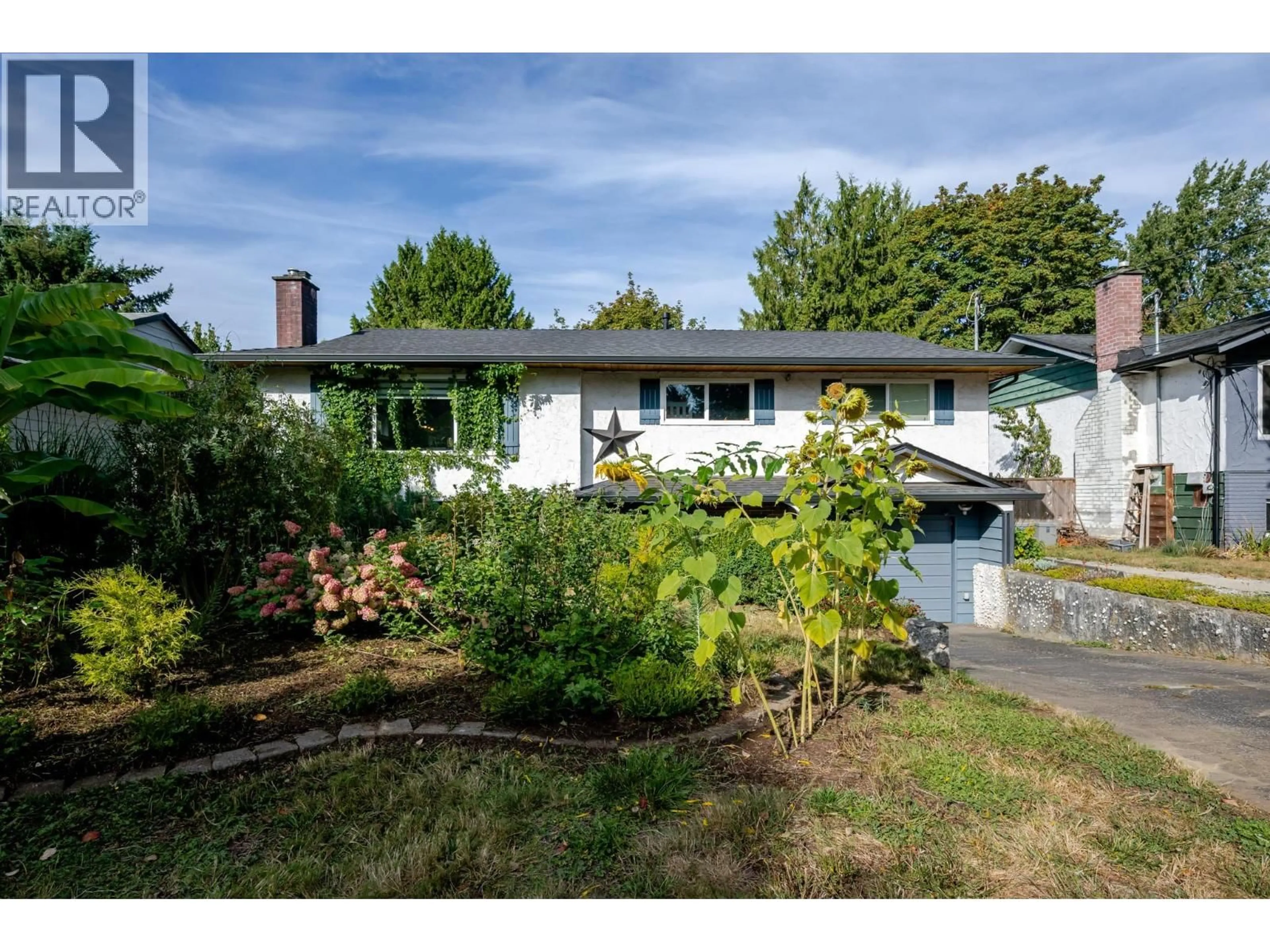 A pic from outside/outdoor area/front of a property/back of a property/a pic from drone, street for 11673 MORRIS STREET, Maple Ridge British Columbia V2X5C5