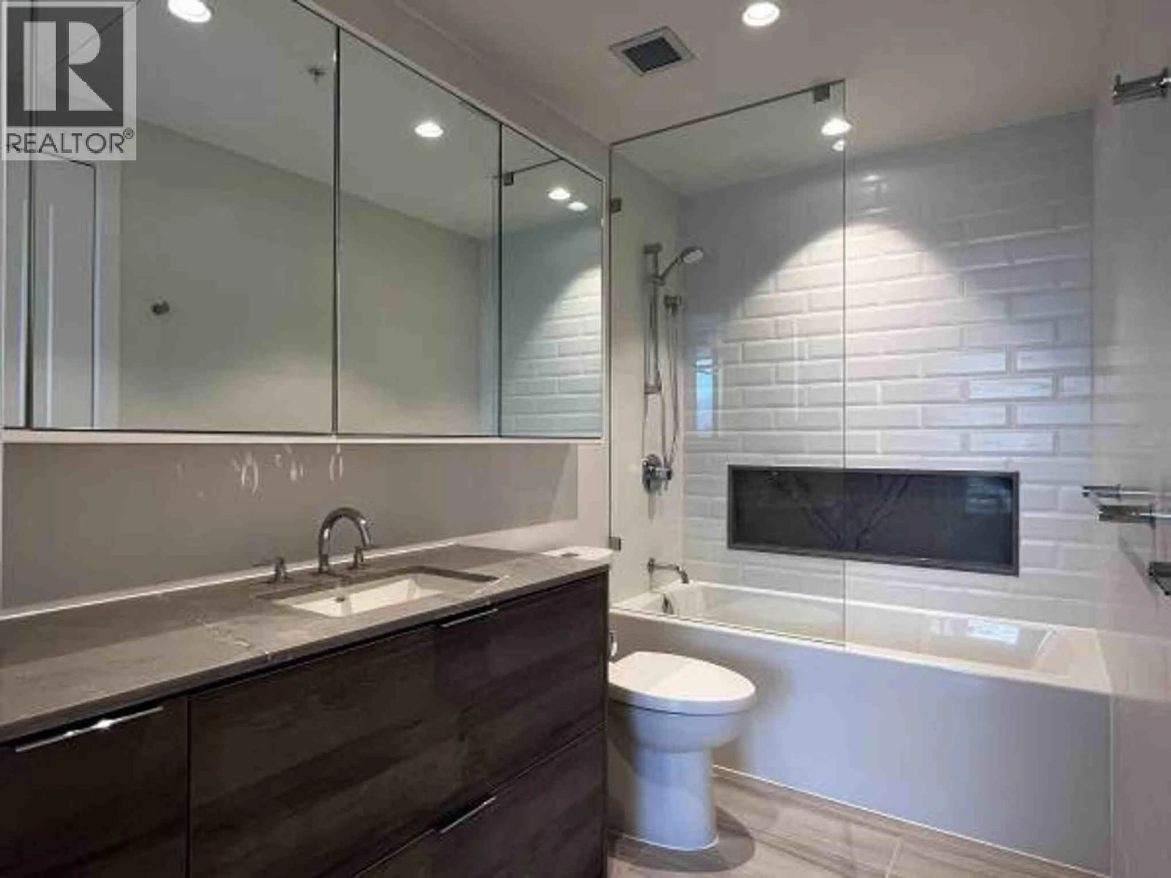 Contemporary bathroom, ceramic/tile floor for 908 - 1045 AUSTIN AVENUE, Coquitlam British Columbia V3K0G9