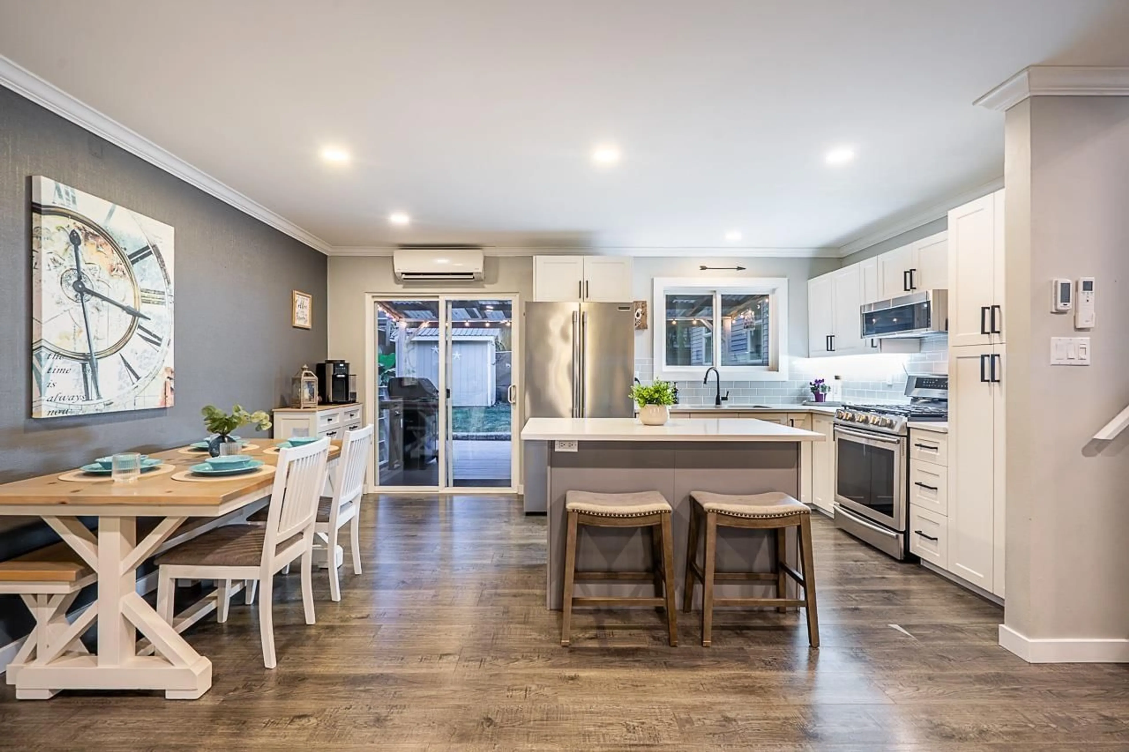 Open concept kitchen, unknown for 26554 33 AVENUE, Langley British Columbia V4W3G2
