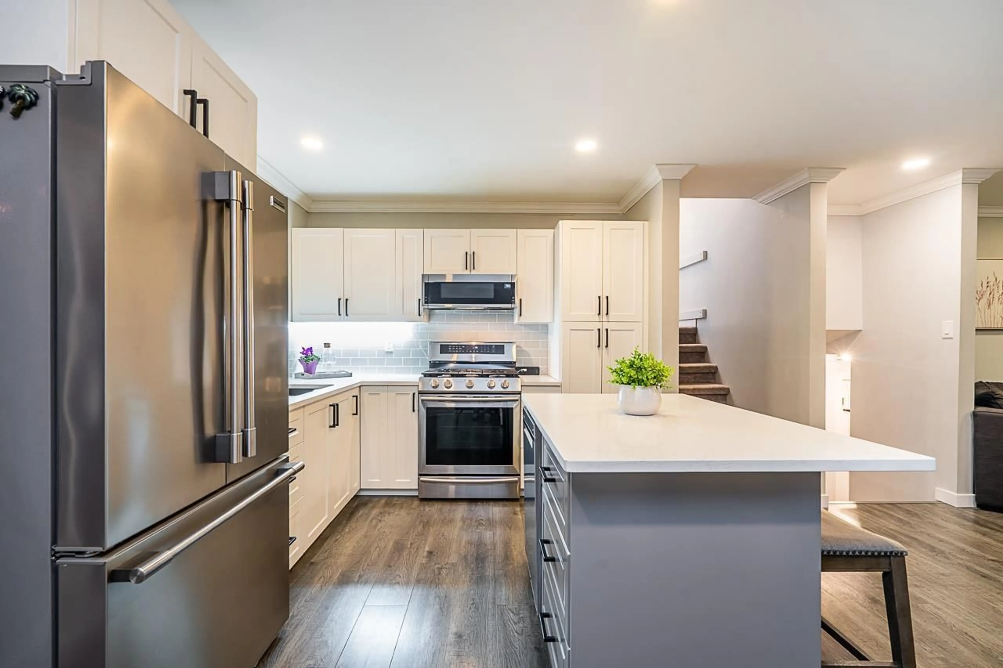 Open concept kitchen, unknown for 26554 33 AVENUE, Langley British Columbia V4W3G2