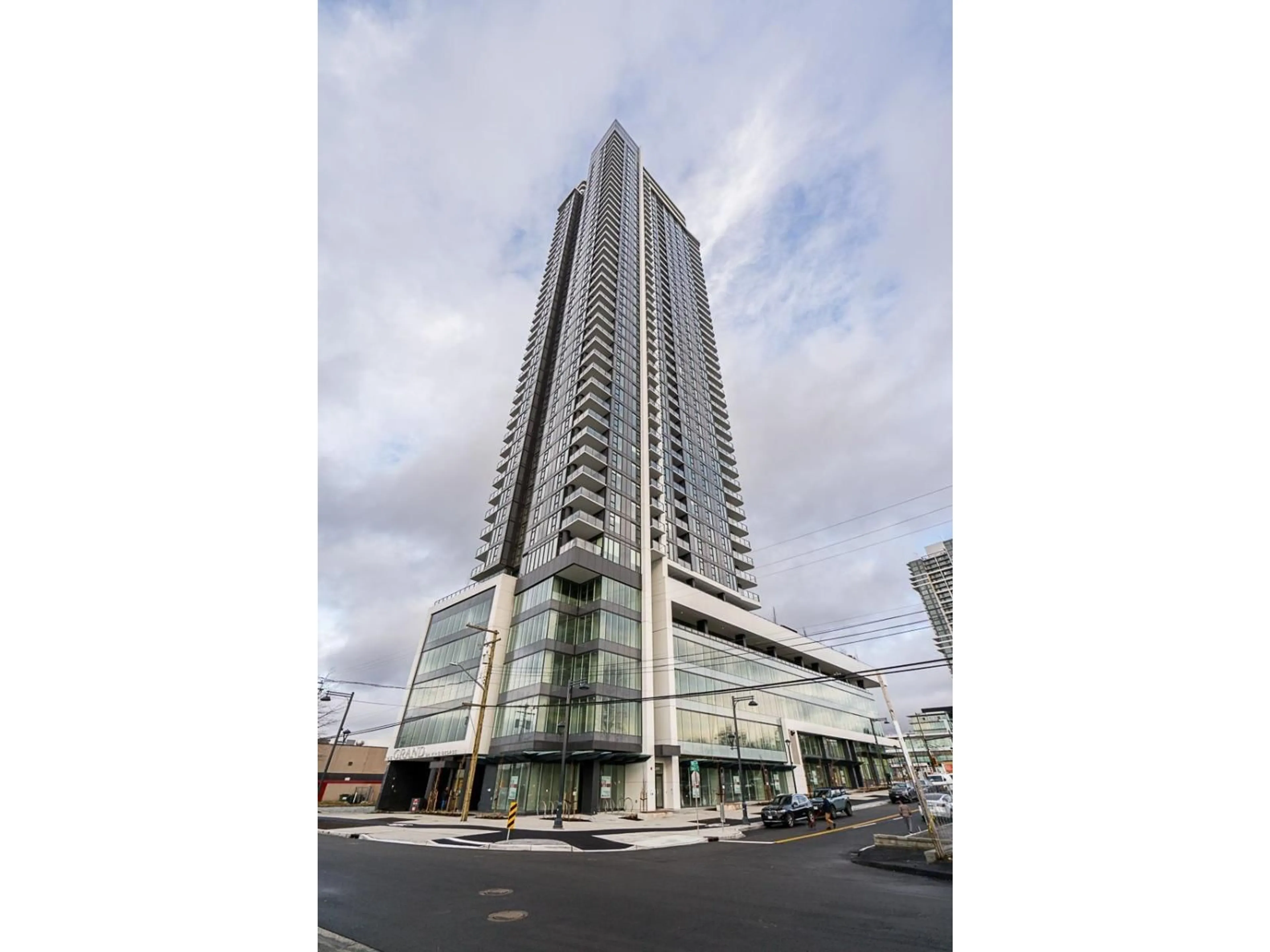 Indoor foyer for 4205 - 10750 135A STREET, Surrey British Columbia V3T4E2