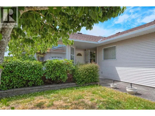 8 - 820 KIWANIS WAY, Gibsons 2