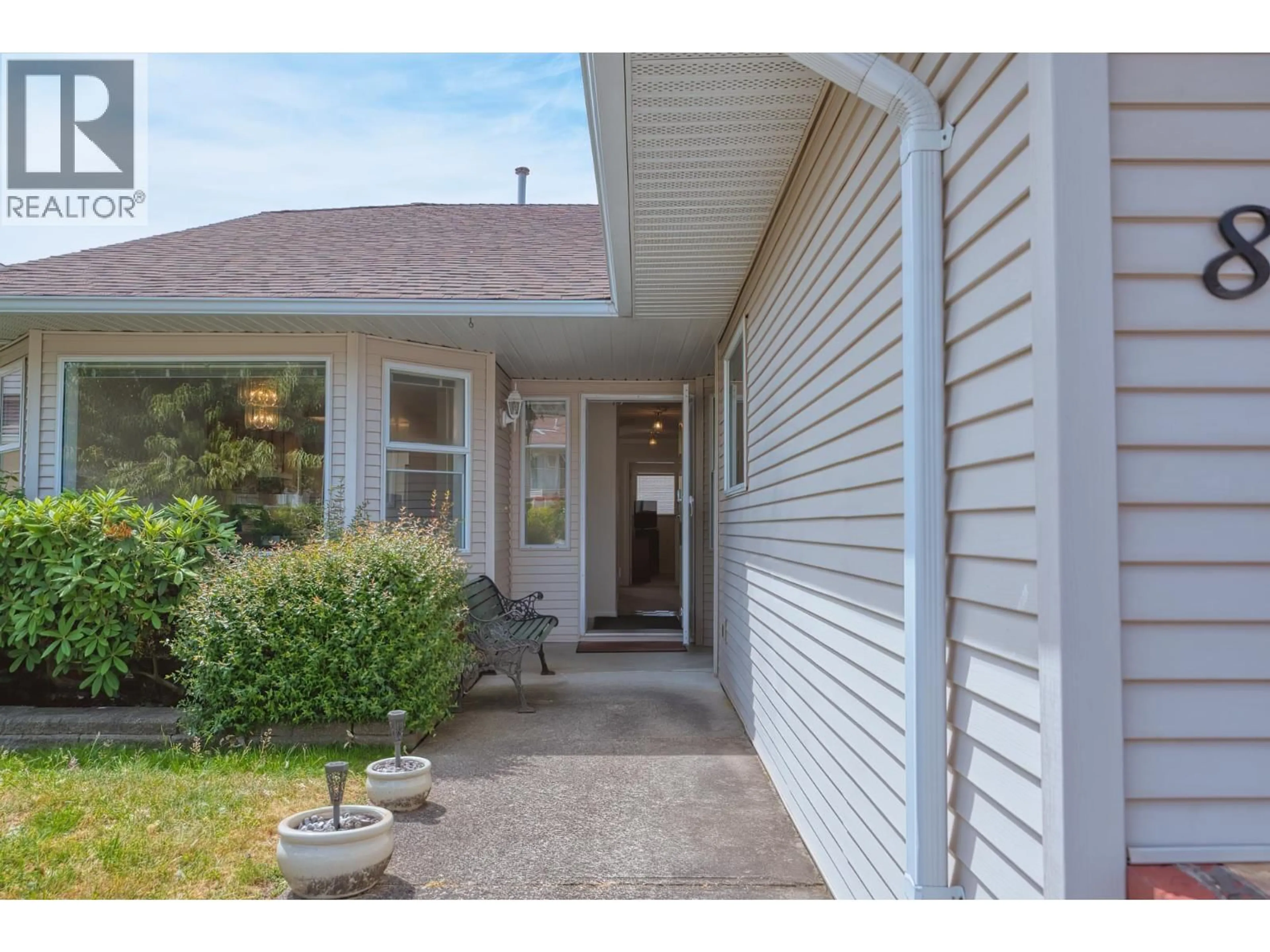 Home with vinyl exterior material, street for 8 - 820 KIWANIS WAY, Gibsons British Columbia V0N1V9