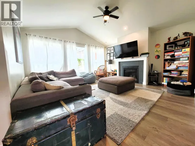 1040 CELIA CRESCENT, Gibsons 5