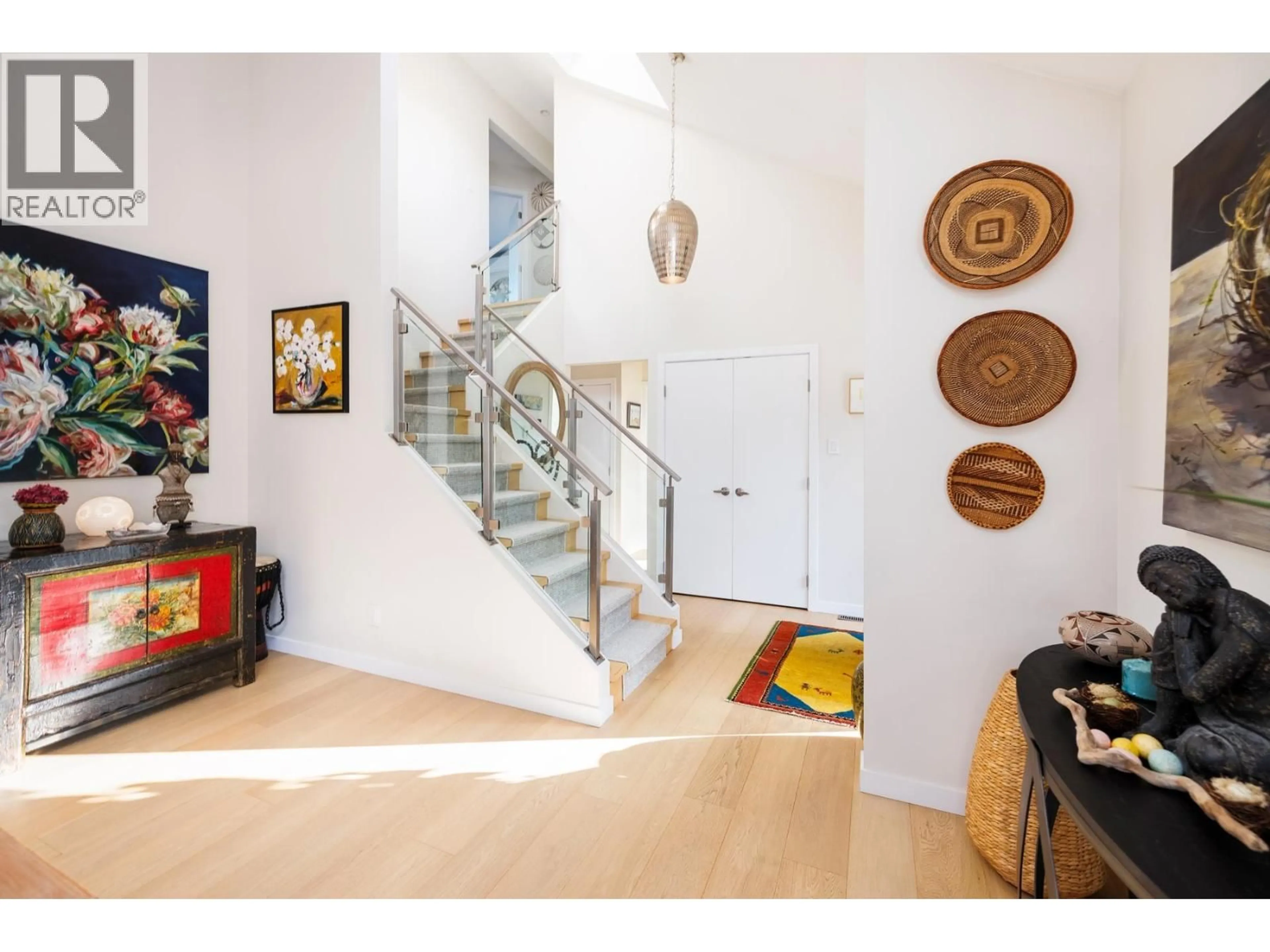 Indoor entryway for 4772 MEADFEILD COURT, West Vancouver British Columbia V7W2Y3