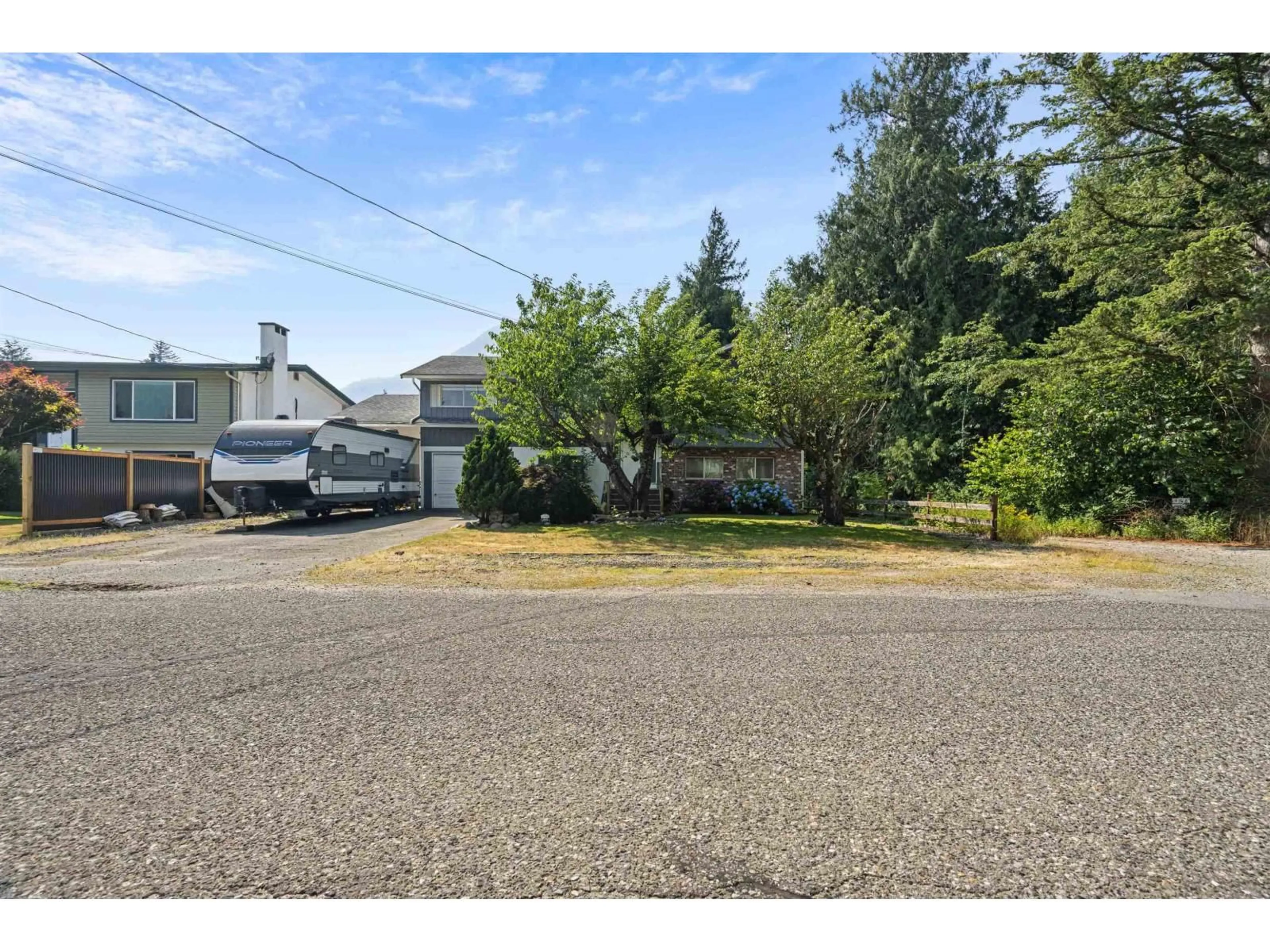 A pic from outside/outdoor area/front of a property/back of a property/a pic from drone, street for 450 WARDLE STREET, Hope British Columbia V0X1L0