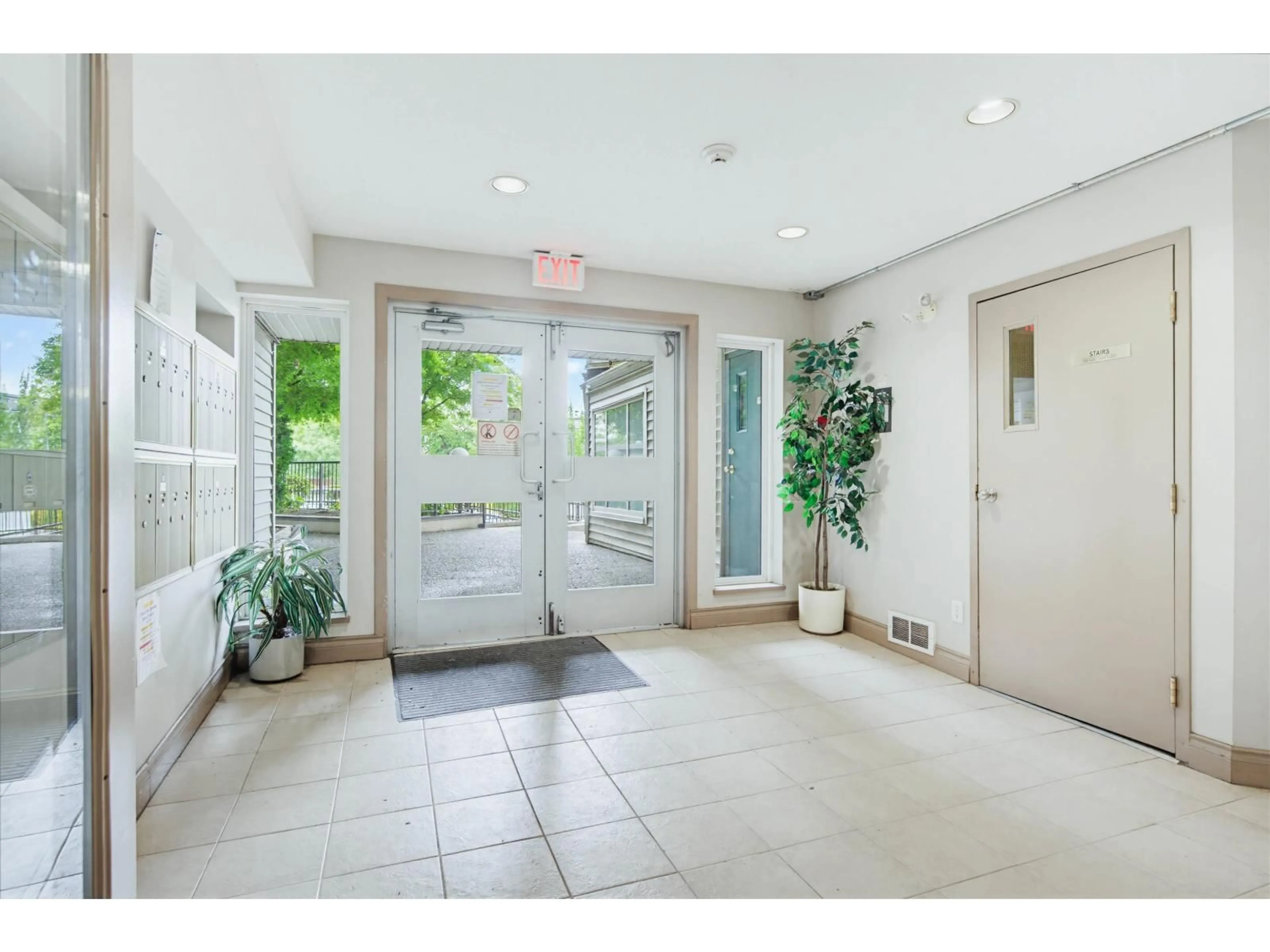 Indoor foyer for 207 - 5759 GLOVER ROAD, Langley British Columbia V3A8M8